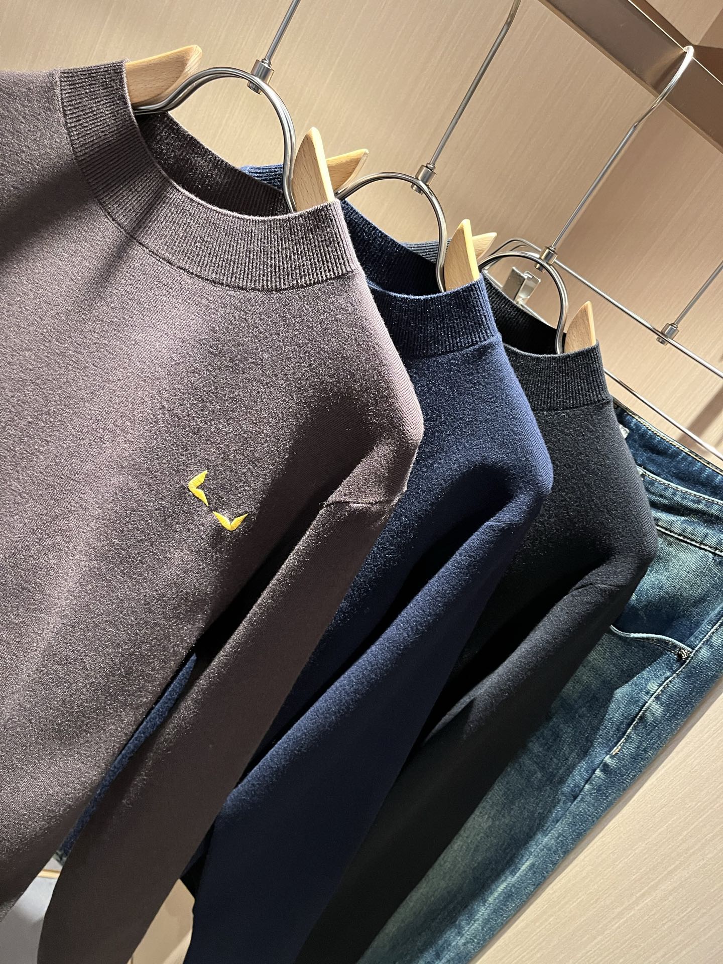 FEN*I 芬*迪 2025秋冬新款FD家族男女同款针织羊毛衫，男女同款👫百搭。意大利原厂订单，FD家族