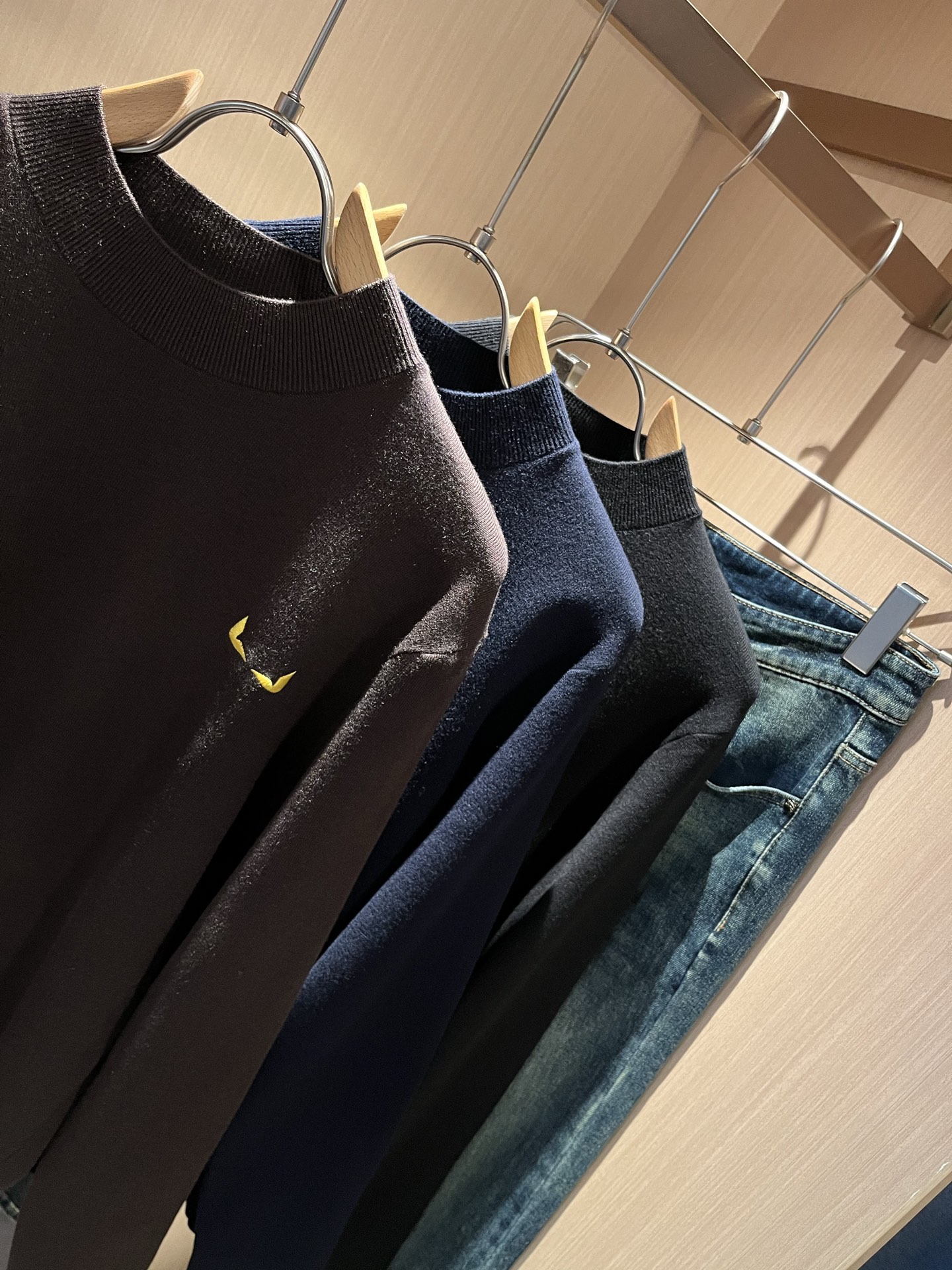 FEN*I 芬*迪 2025秋冬新款FD家族男女同款针织羊毛衫，男女同款👫百搭。意大利原厂订单，FD家族