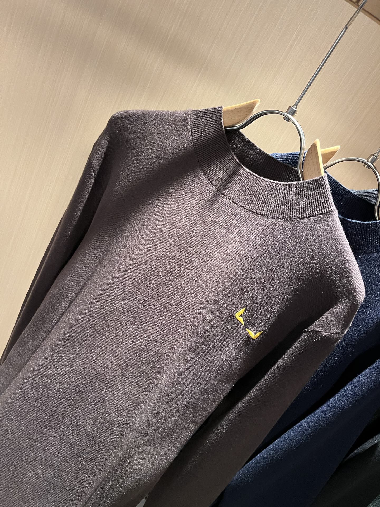 FEN*I 芬*迪 2025秋冬新款FD家族男女同款针织羊毛衫，男女同款👫百搭。意大利原厂订单，FD家族