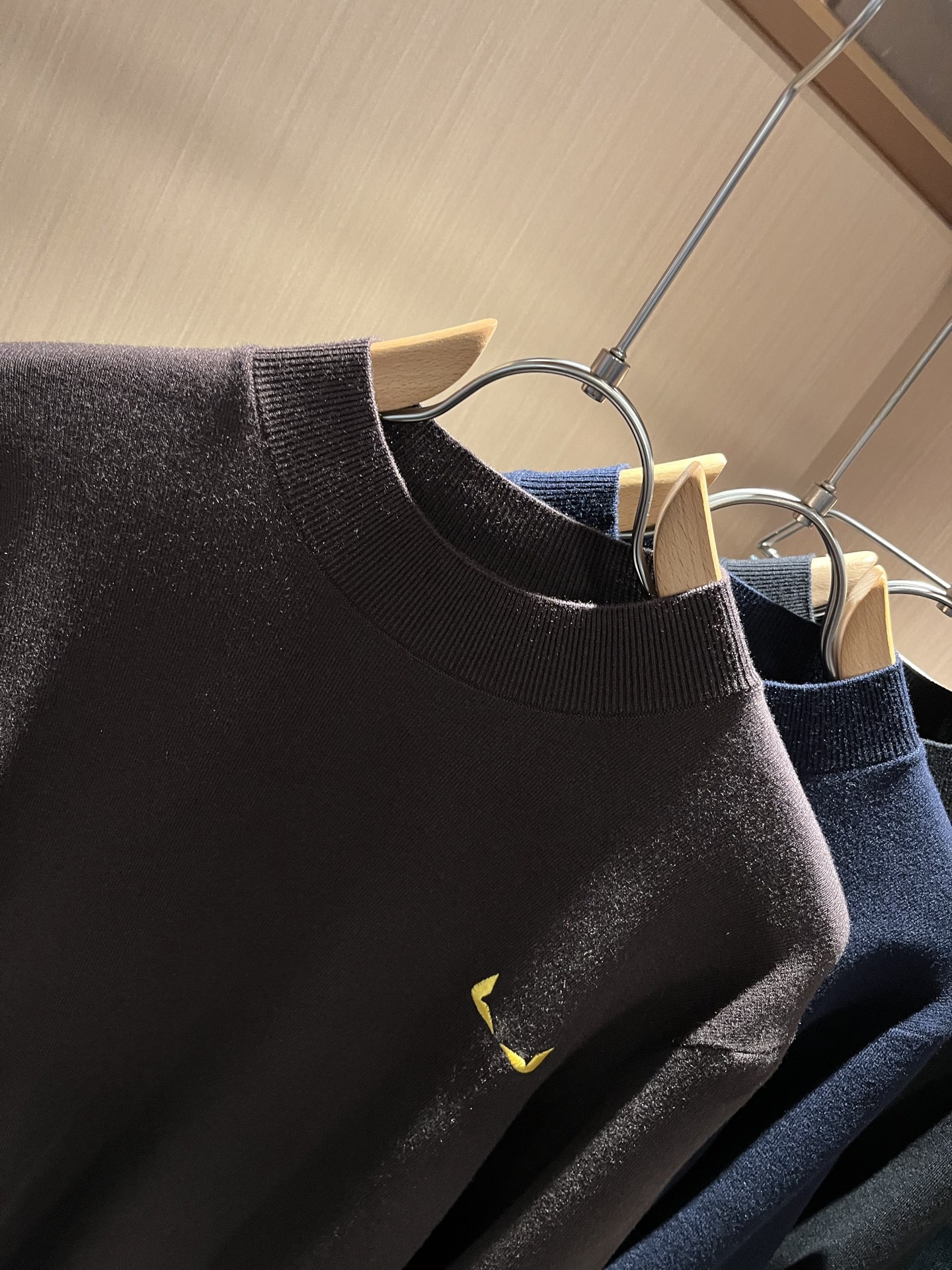 FEN*I 芬*迪 2025秋冬新款FD家族男女同款针织羊毛衫，男女同款👫百搭。意大利原厂订单，FD家族