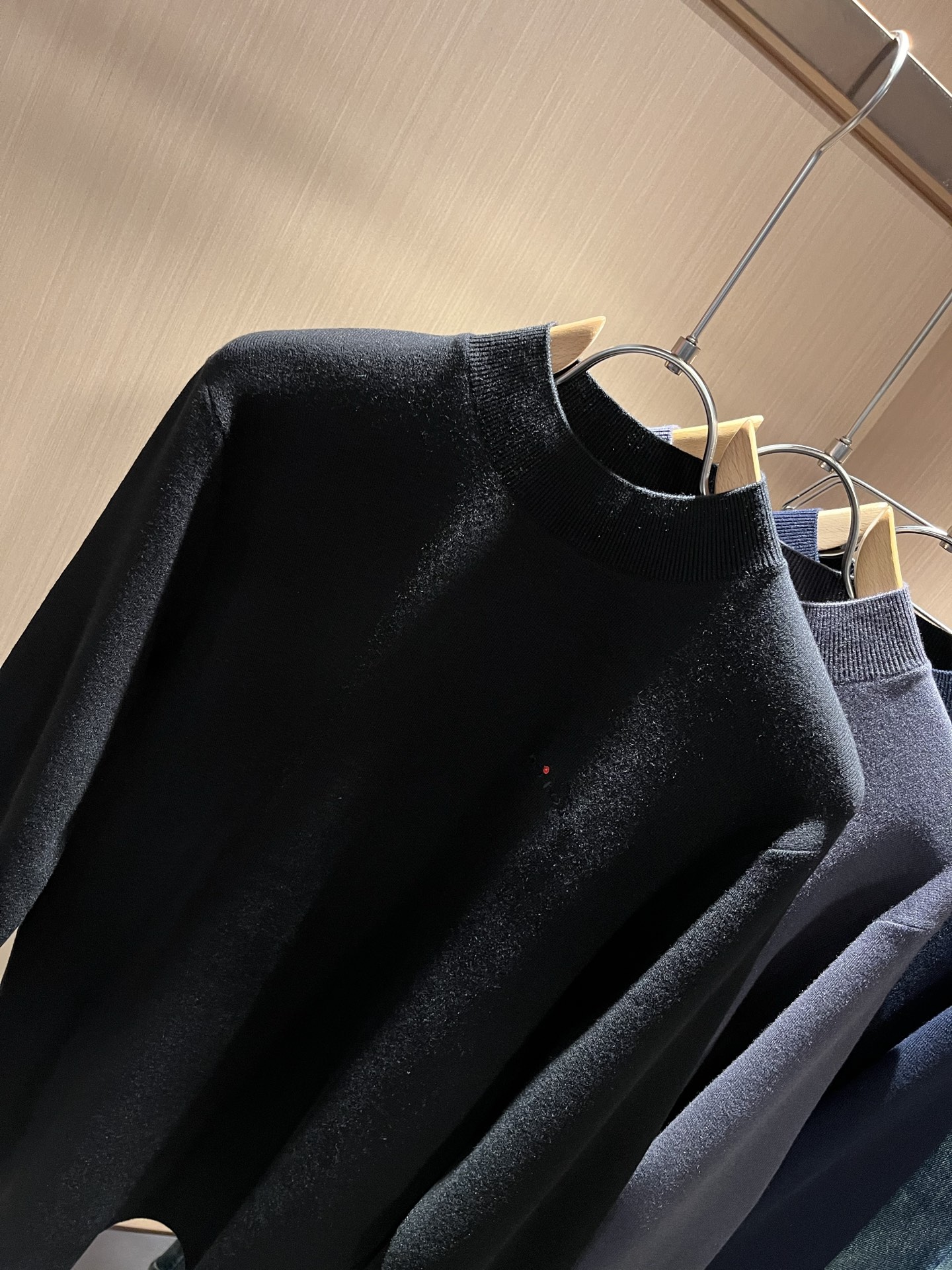 Kiton 2025秋冬新款男士休闲夹克，采用进口优质羊毛衫，简单LOGO标识刺绣设计！代表品牌形象 简