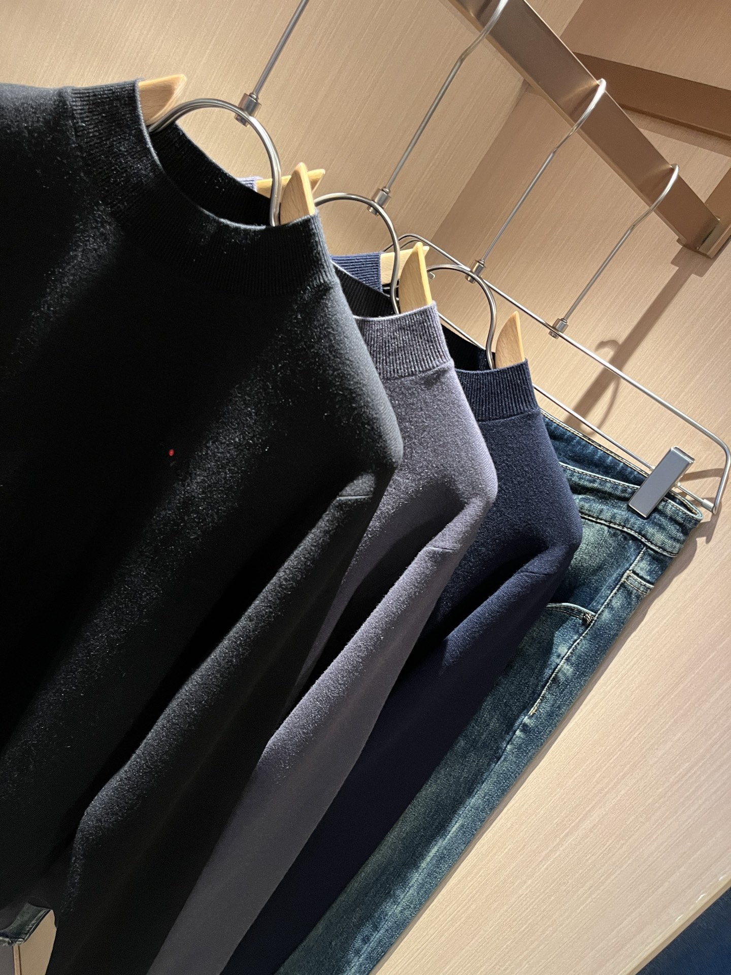 Kiton 2025秋冬新款男士休闲夹克，采用进口优质羊毛衫，简单LOGO标识刺绣设计！代表品牌形象 简