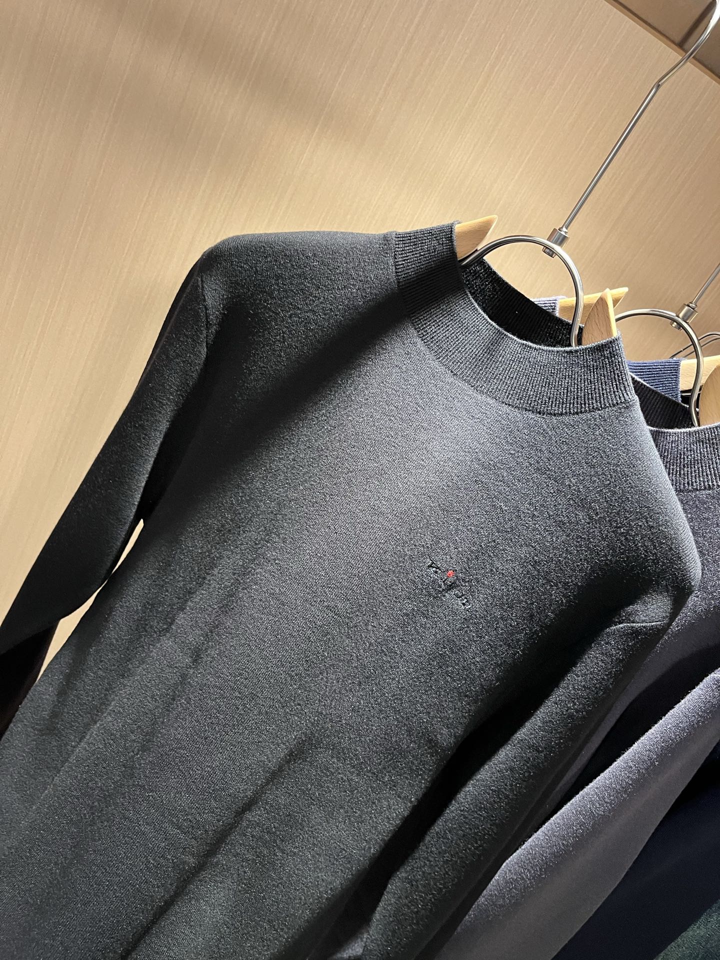 Kiton 2025秋冬新款男士休闲夹克，采用进口优质羊毛衫，简单LOGO标识刺绣设计！代表品牌形象 简