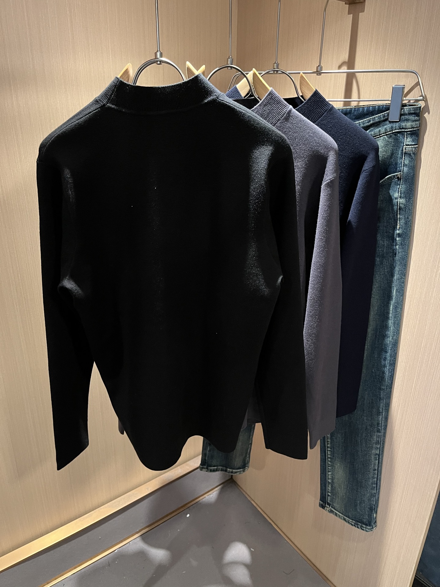 Kiton 2025秋冬新款男士休闲夹克，采用进口优质羊毛衫，简单LOGO标识刺绣设计！代表品牌形象 简