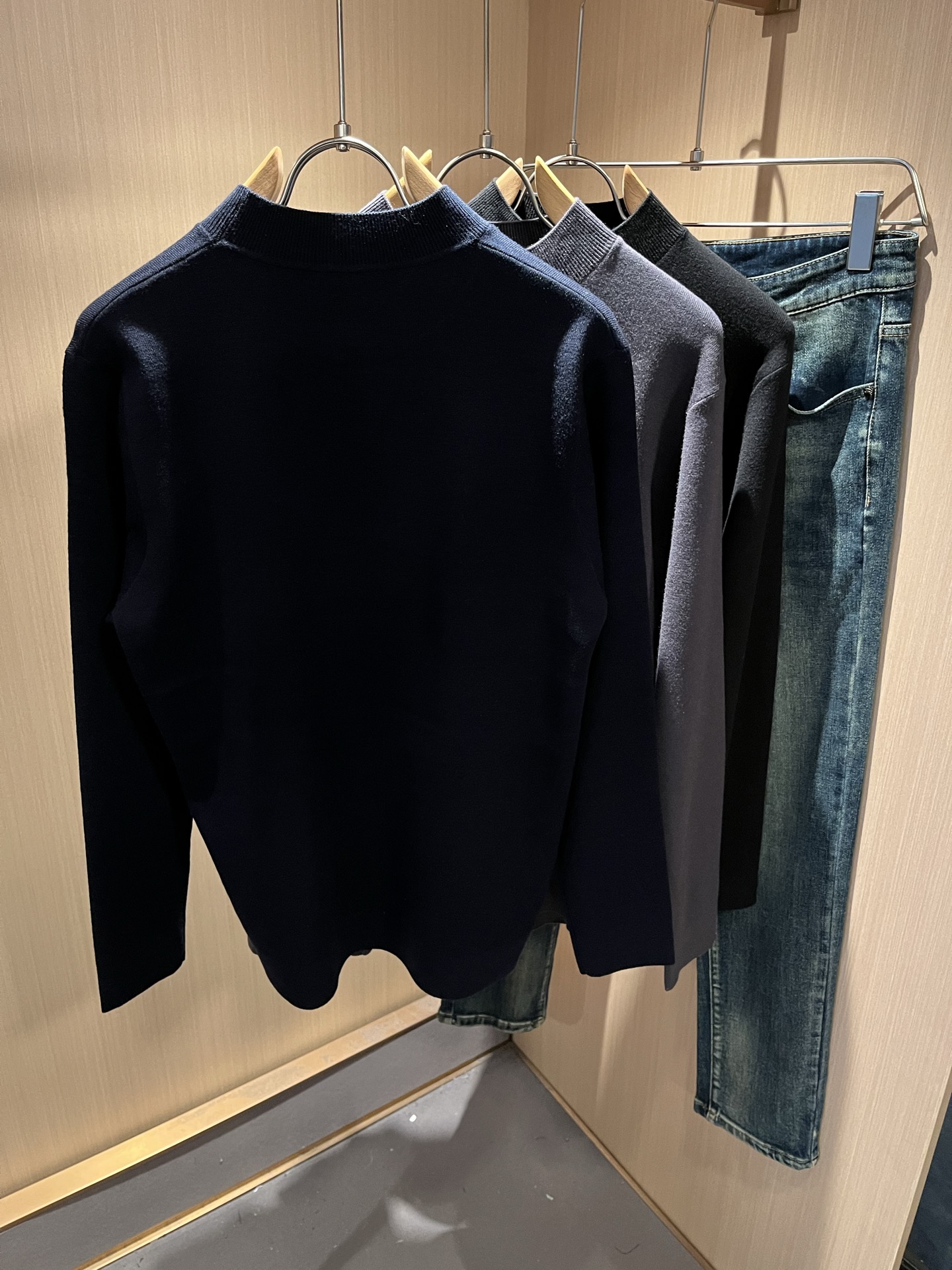 Kiton 2025秋冬新款男士休闲夹克，采用进口优质羊毛衫，简单LOGO标识刺绣设计！代表品牌形象 简