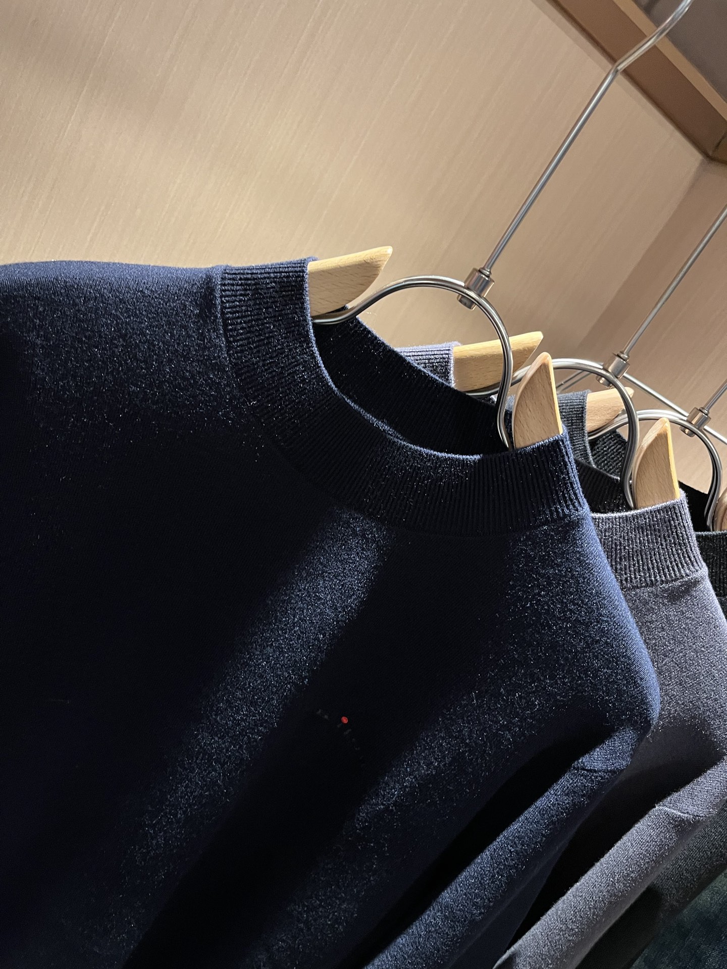 Kiton 2025秋冬新款男士休闲夹克，采用进口优质羊毛衫，简单LOGO标识刺绣设计！代表品牌形象 简