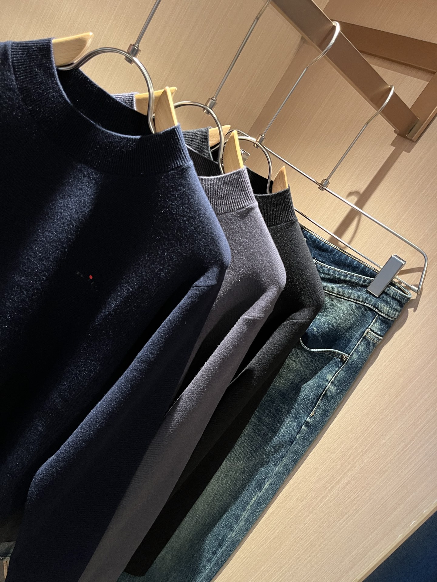 Kiton 2025秋冬新款男士休闲夹克，采用进口优质羊毛衫，简单LOGO标识刺绣设计！代表品牌形象 简