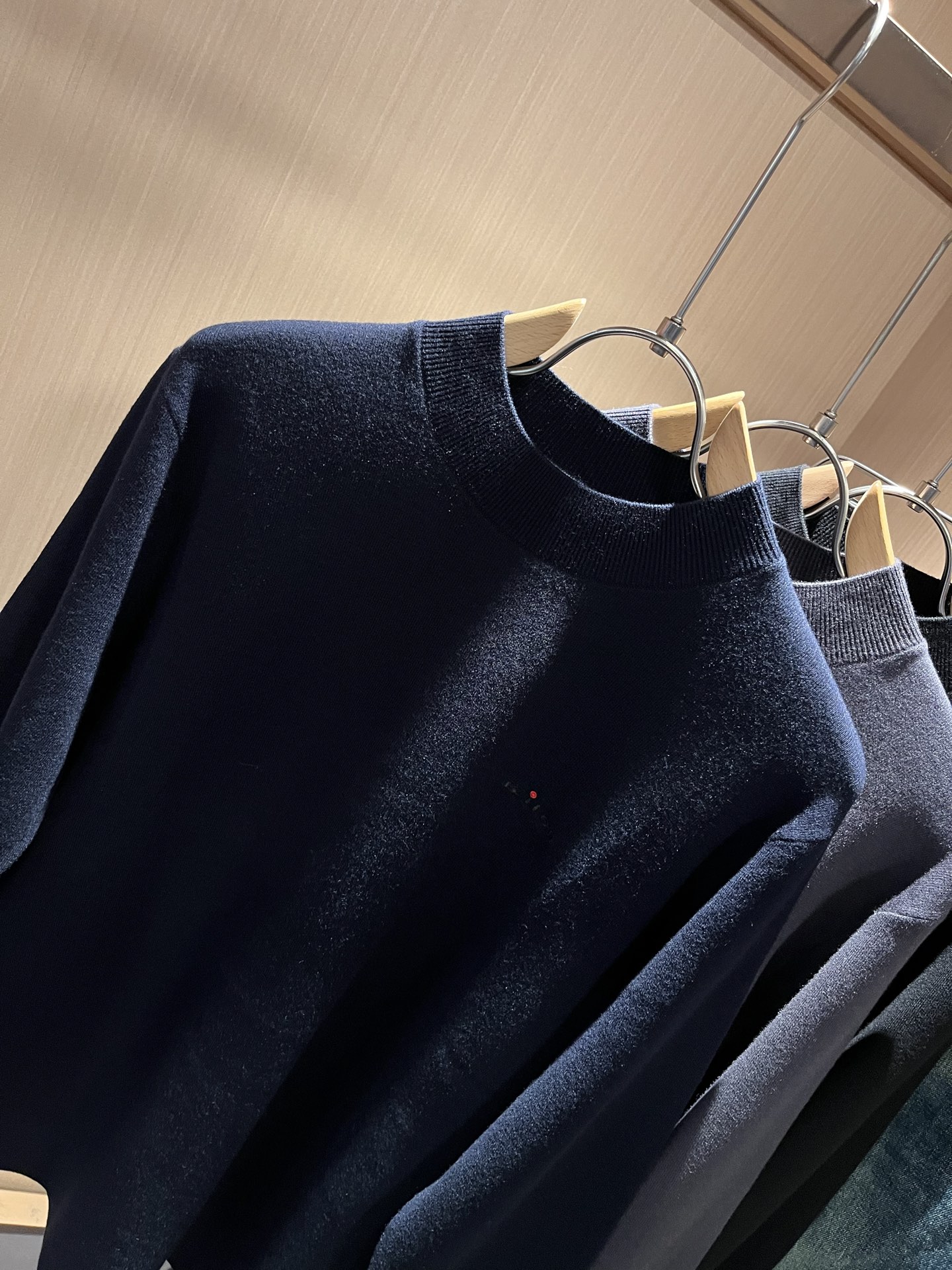 Kiton 2025秋冬新款男士休闲夹克，采用进口优质羊毛衫，简单LOGO标识刺绣设计！代表品牌形象 简