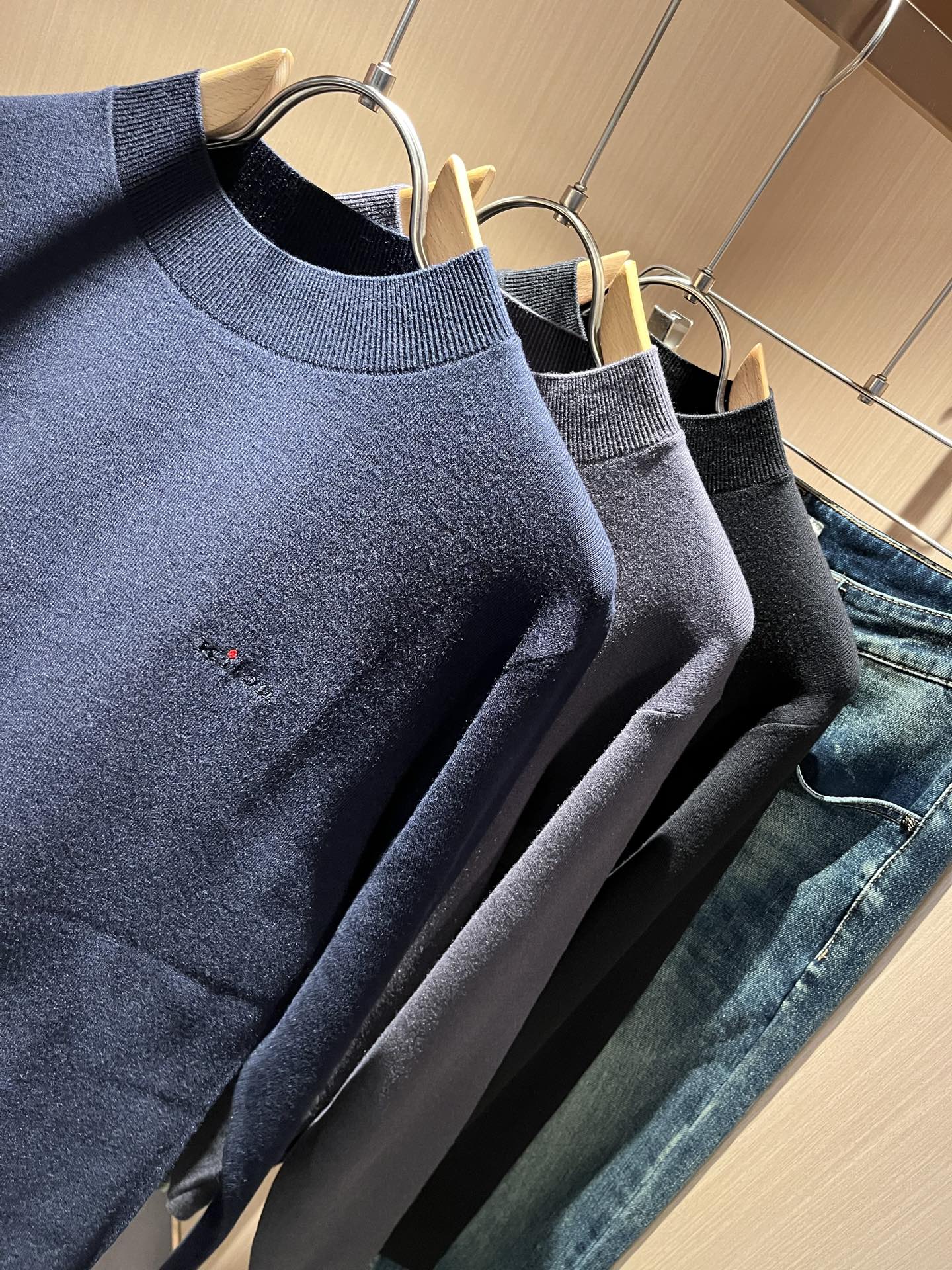 Kiton 2025秋冬新款男士休闲夹克，采用进口优质羊毛衫，简单LOGO标识刺绣设计！代表品牌形象 简