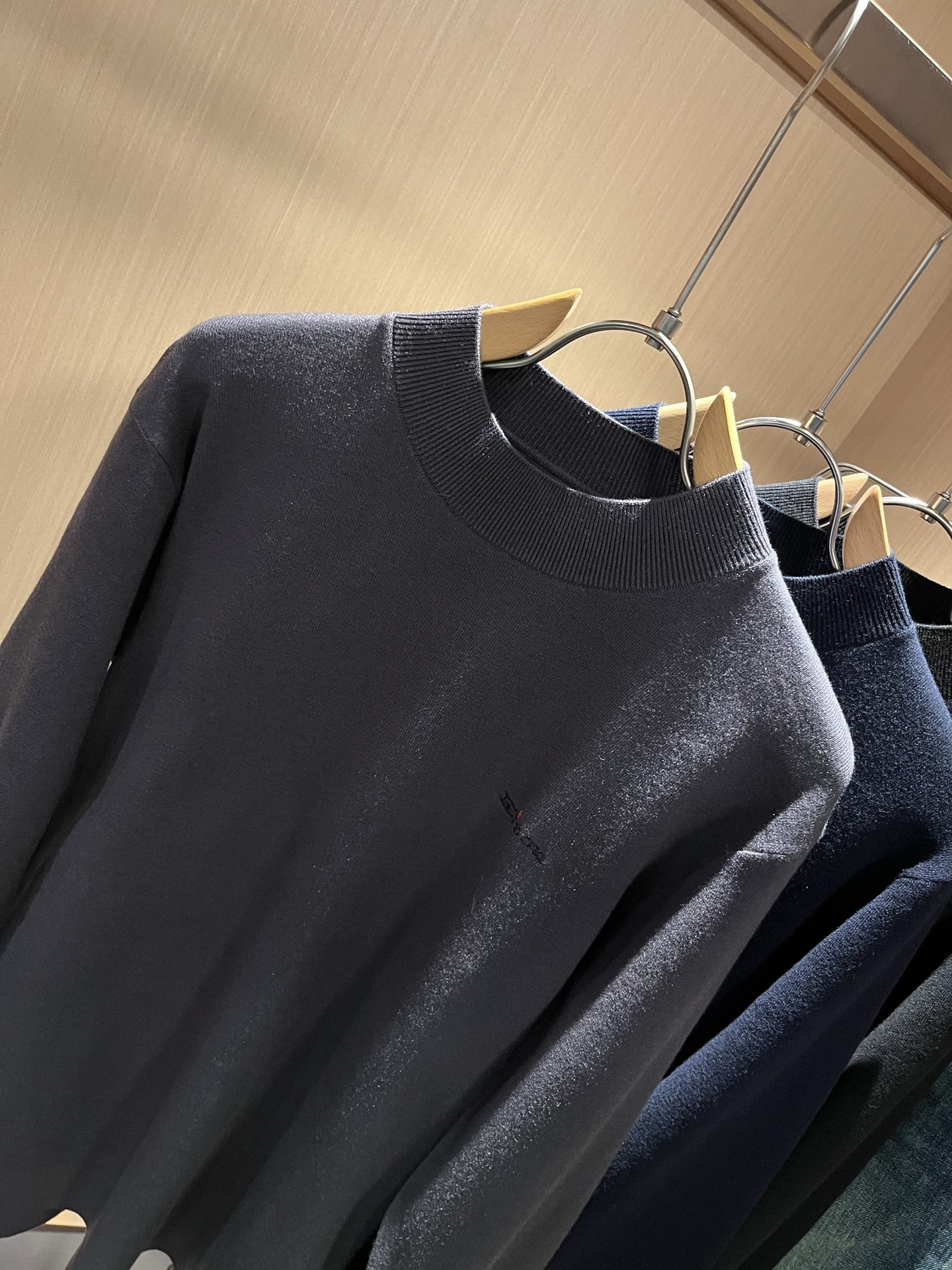 Kiton 2025秋冬新款男士休闲夹克，采用进口优质羊毛衫，简单LOGO标识刺绣设计！代表品牌形象 简