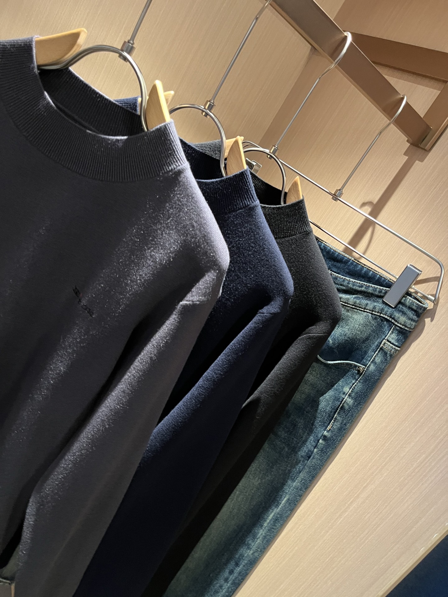 Kiton 2025秋冬新款男士休闲夹克，采用进口优质羊毛衫，简单LOGO标识刺绣设计！代表品牌形象 简