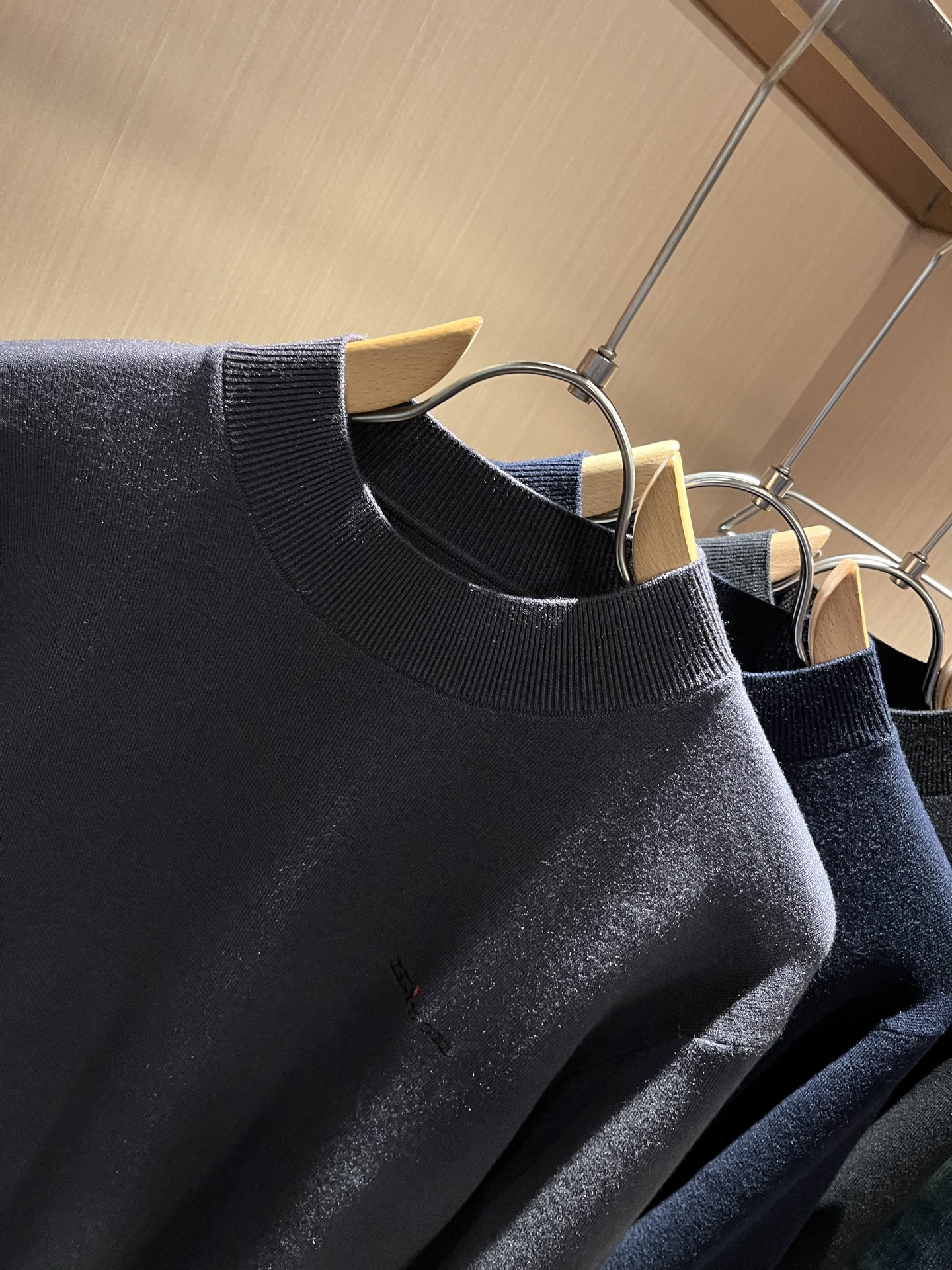 Kiton 2025秋冬新款男士休闲夹克，采用进口优质羊毛衫，简单LOGO标识刺绣设计！代表品牌形象 简