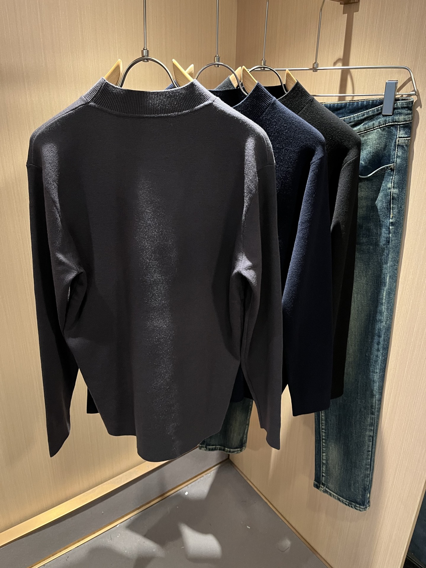 Kiton 2025秋冬新款男士休闲夹克，采用进口优质羊毛衫，简单LOGO标识刺绣设计！代表品牌形象 简