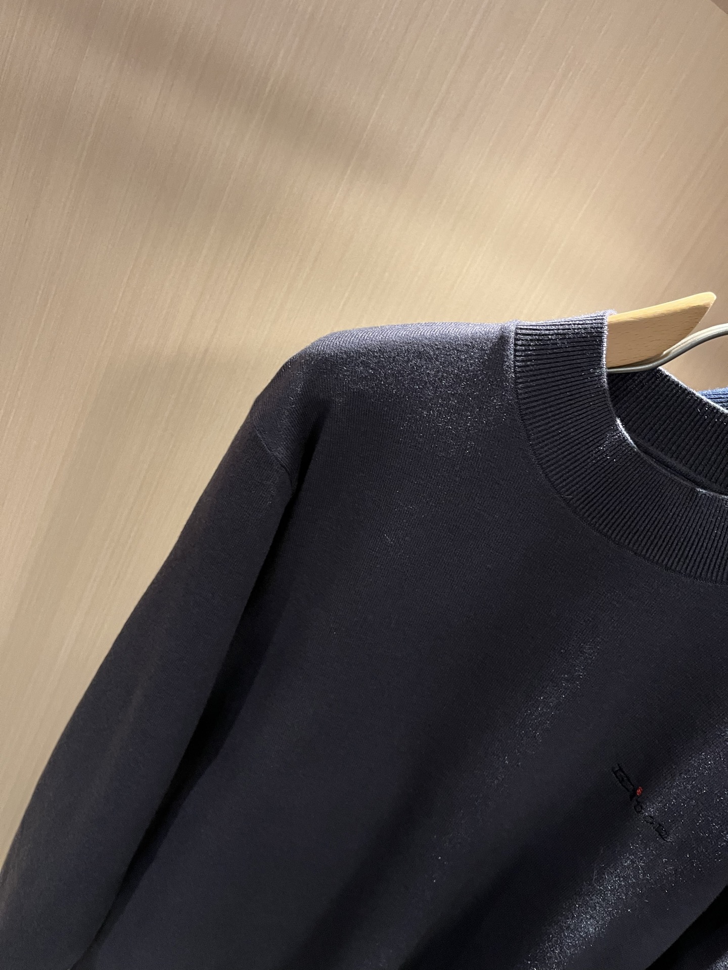 Kiton 2025秋冬新款男士休闲夹克，采用进口优质羊毛衫，简单LOGO标识刺绣设计！代表品牌形象 简