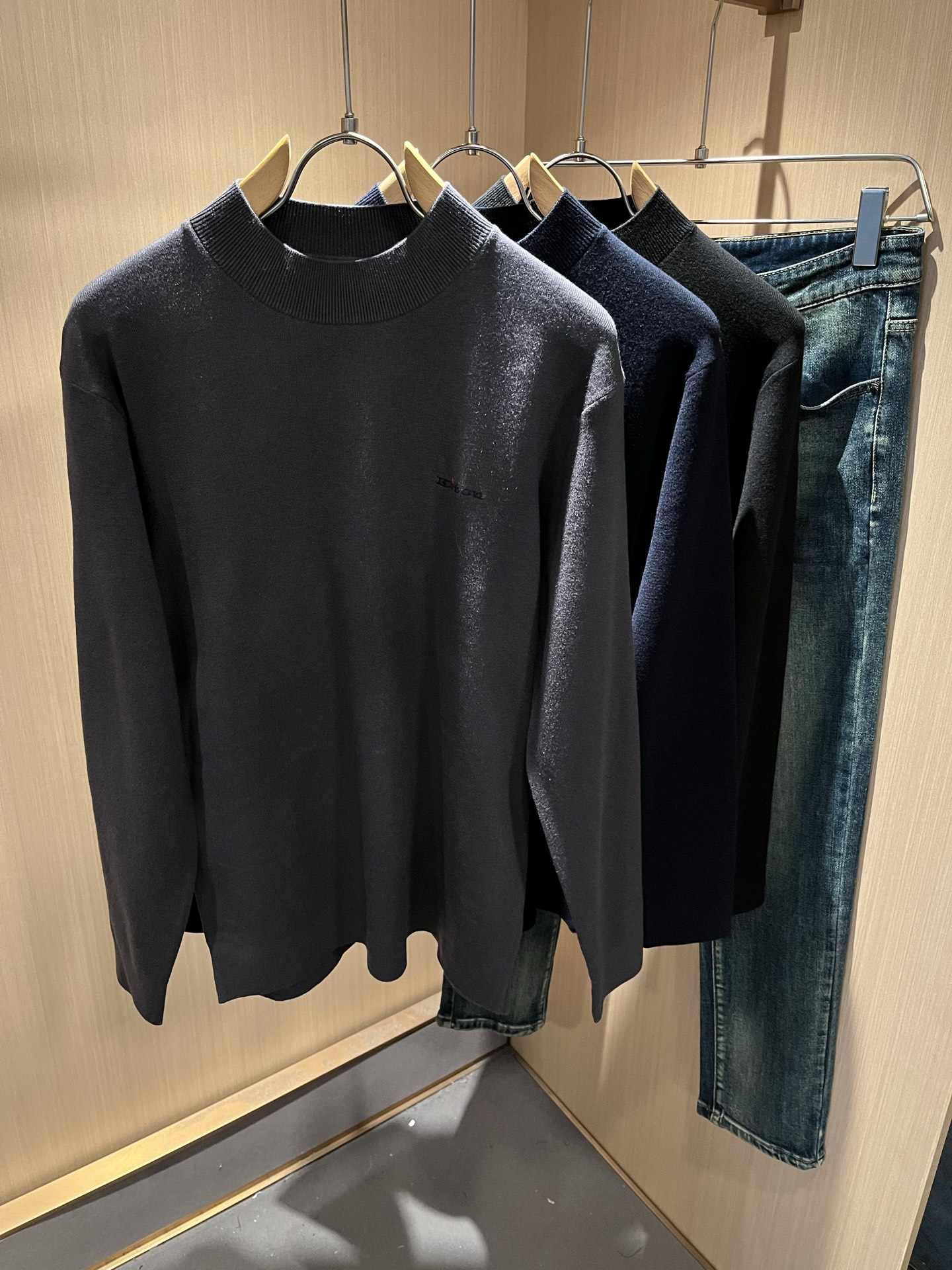 Kiton 2025秋冬新款男士休闲夹克，采用进口优质羊毛衫，简单LOGO标识刺绣设计！代表品牌形象 简