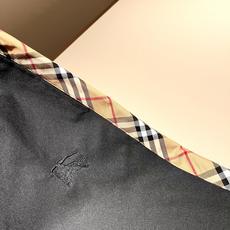 Bur*erry 巴*莉 2025秋冬新款男士休闲套装,品牌最新设计元素!既不单调也不复杂,好处的展现品 Bur*erry 巴*莉 2025秋冬新款男士休闲套装,品牌最新设计元素!既不单调也不复杂,好处的展现品