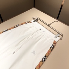 Bur*erry 巴*莉 2025秋冬新款男士休闲套装,品牌最新设计元素!既不单调也不复杂,好处的展现品 Bur*erry 巴*莉 2025秋冬新款男士休闲套装,品牌最新设计元素!既不单调也不复杂,好处的展现品