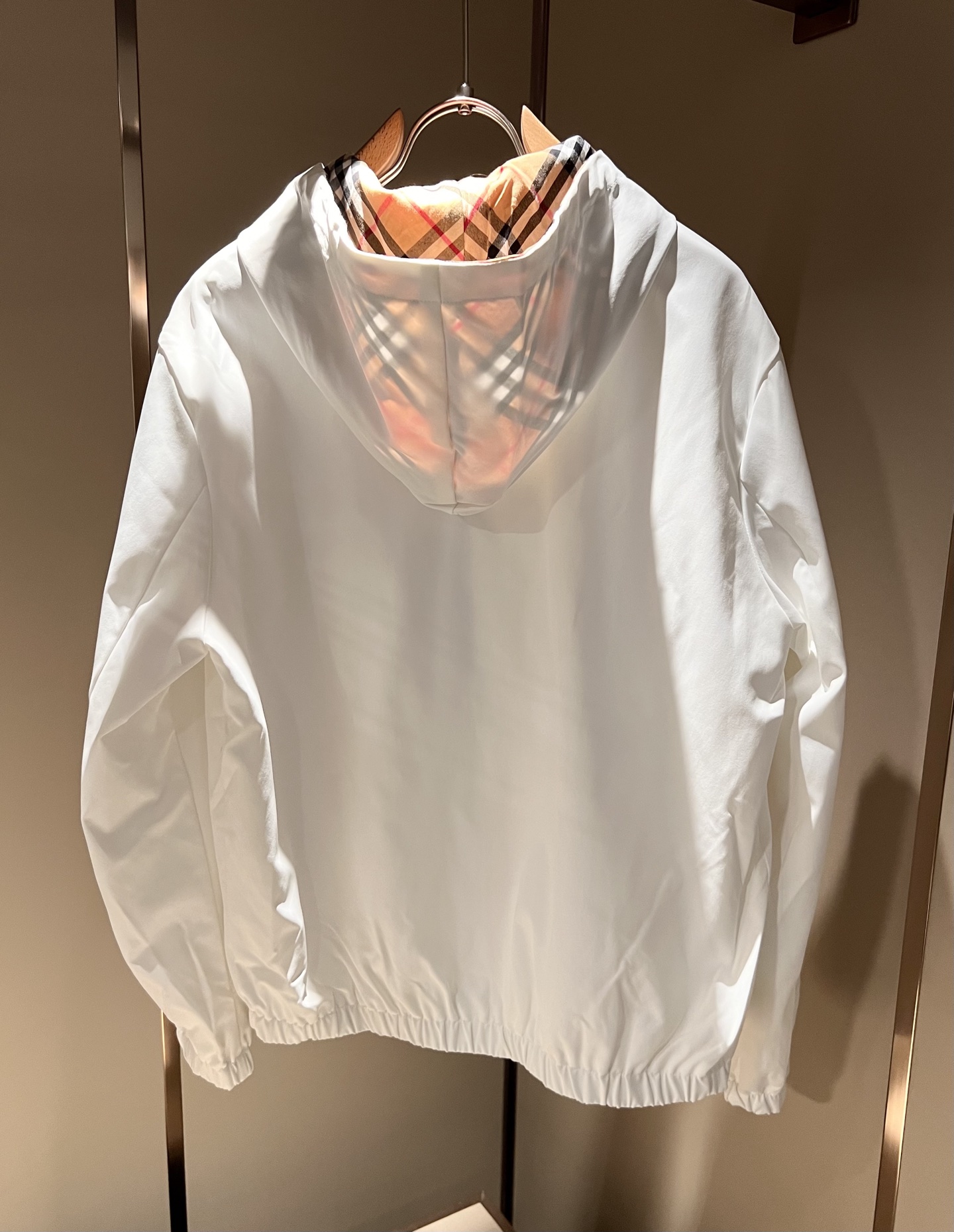Bur*erry 巴*莉 2025秋冬新款男士休闲套装，品牌最新设计元素！既不单调也不复杂，好处的展现品