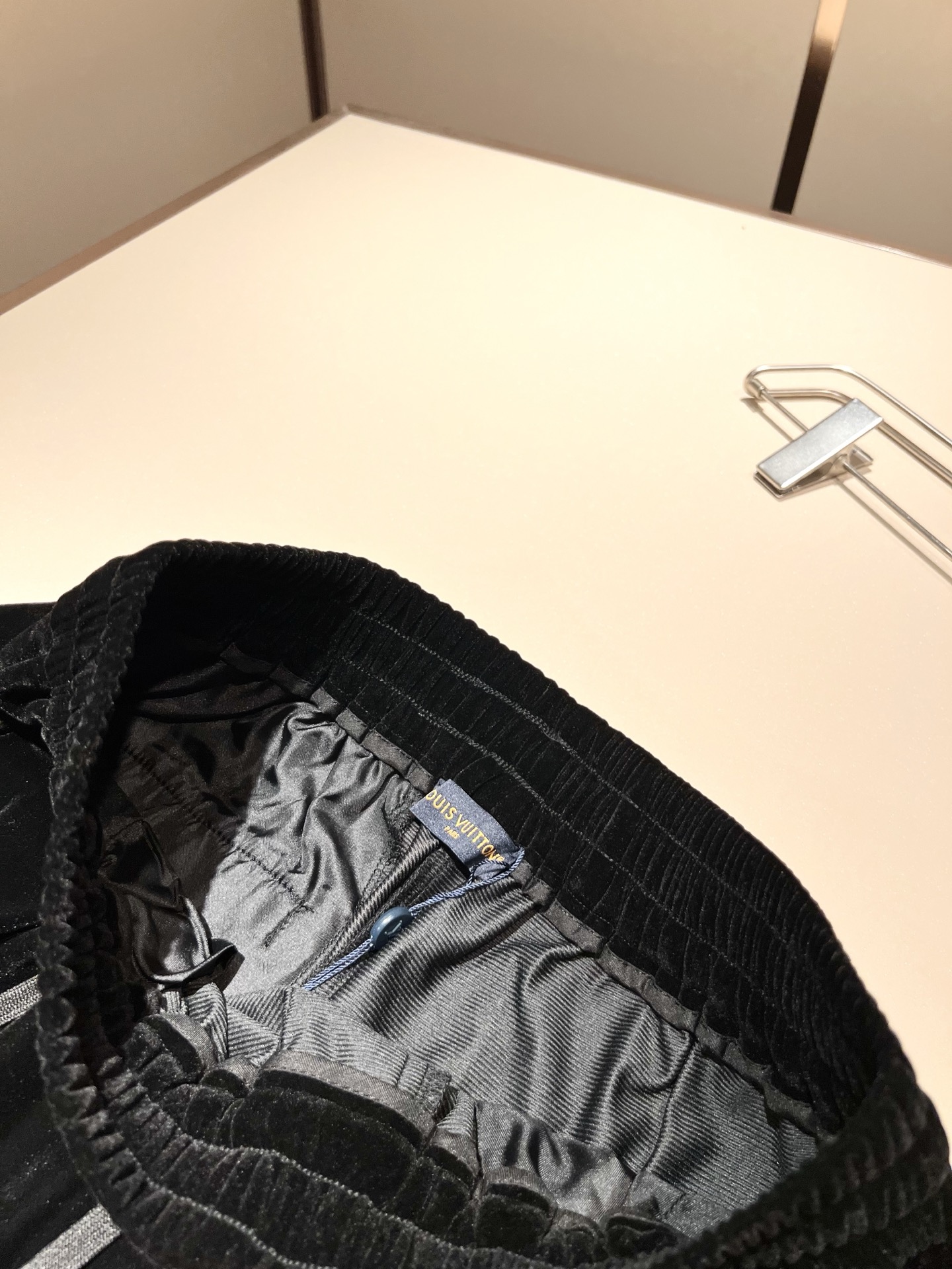 Louis Vuit*on 路易家族 2025秋冬新款套装，轻奢休闲套装，男女同款👫装饰！路易家族的新高