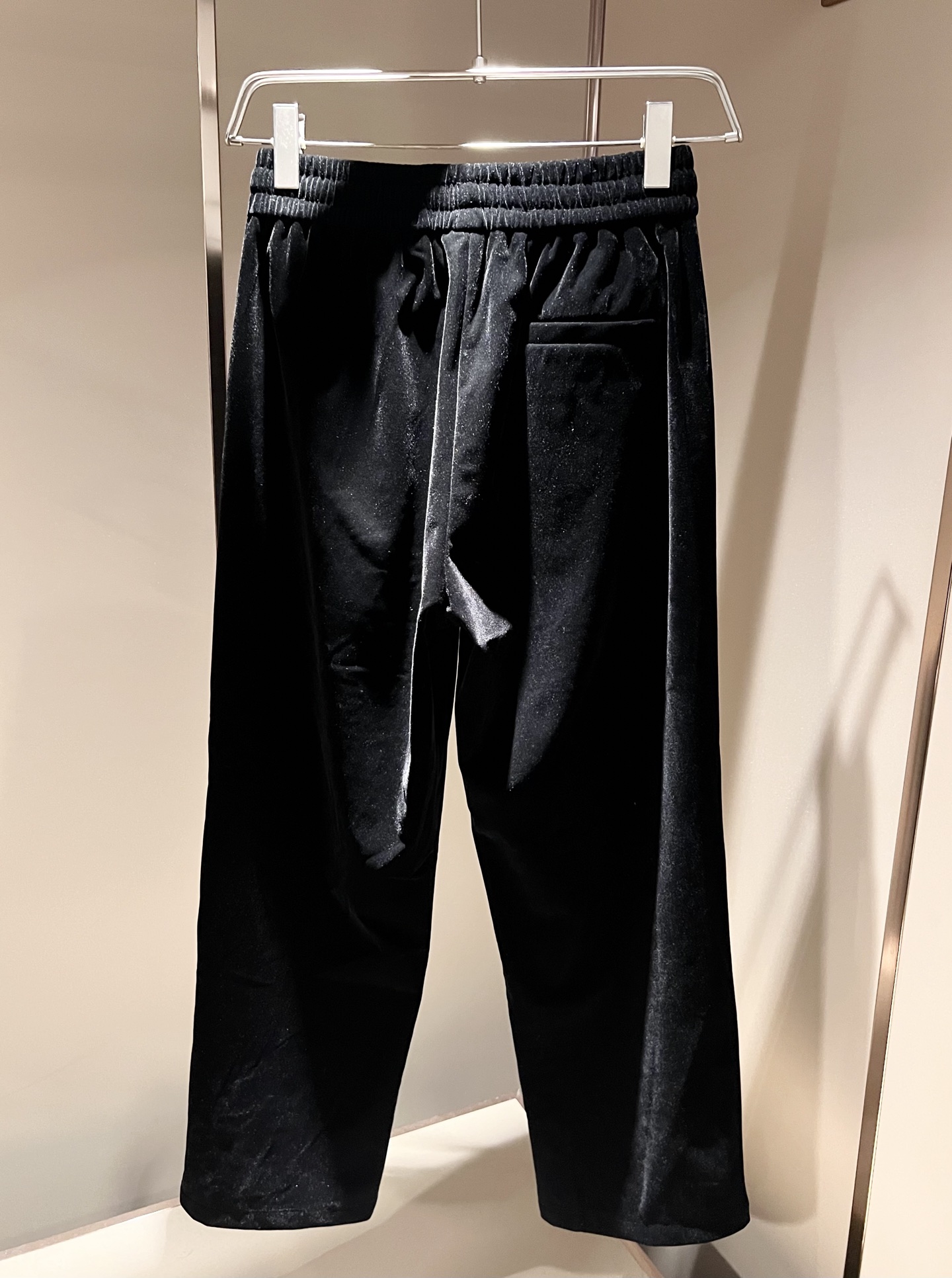 Louis Vuit*on 路易家族 2025秋冬新款套装，轻奢休闲套装，男女同款👫装饰！路易家族的新高