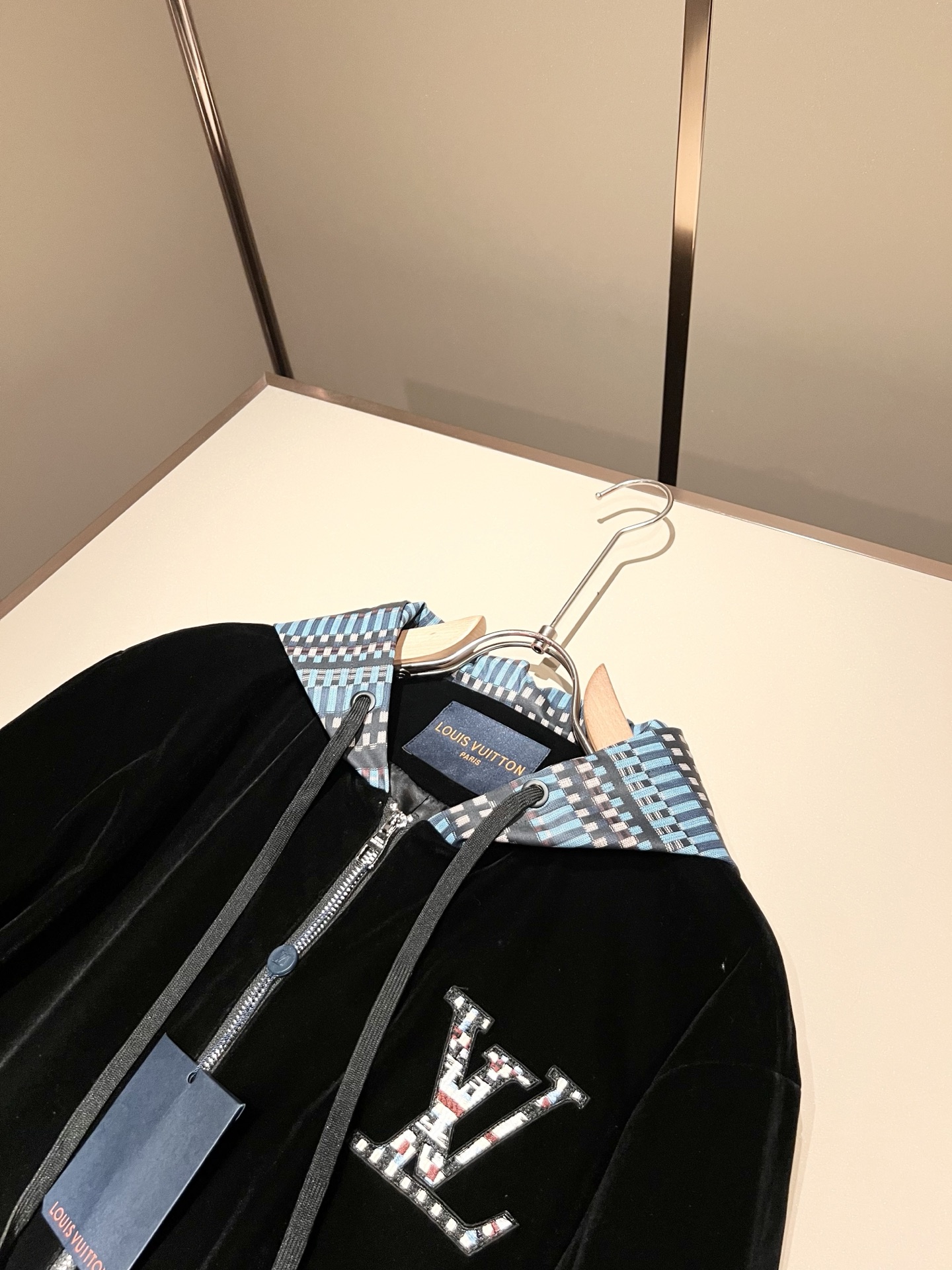 Louis Vuit*on 路易家族 2025秋冬新款套装，轻奢休闲套装，男女同款👫装饰！路易家族的新高