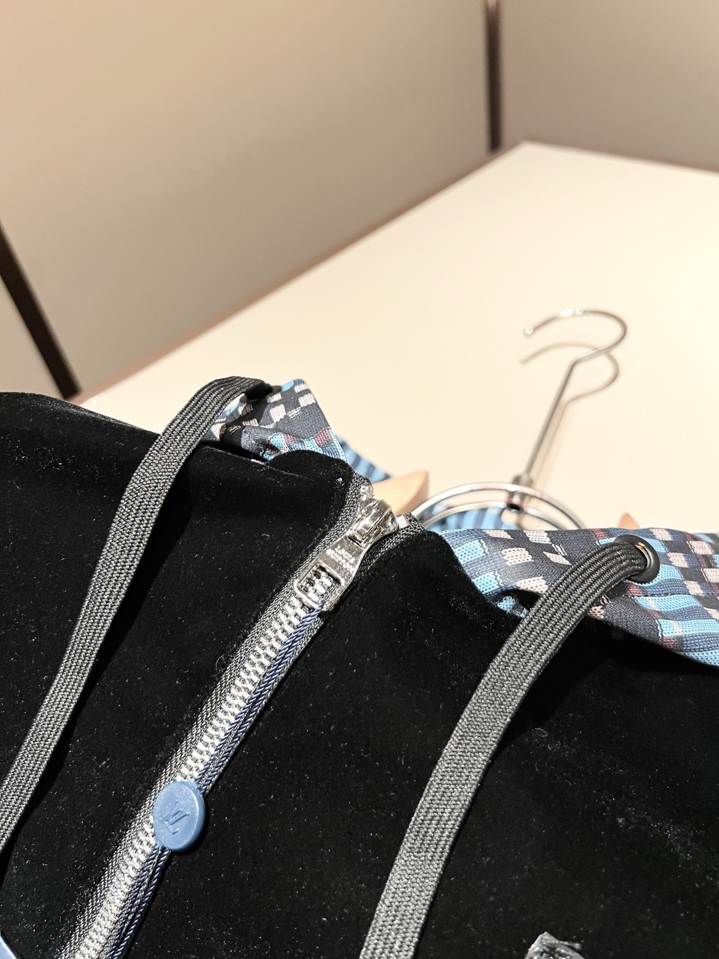 Louis Vuit*on 路易家族 2025秋冬新款套装，轻奢休闲套装，男女同款👫装饰！路易家族的新高