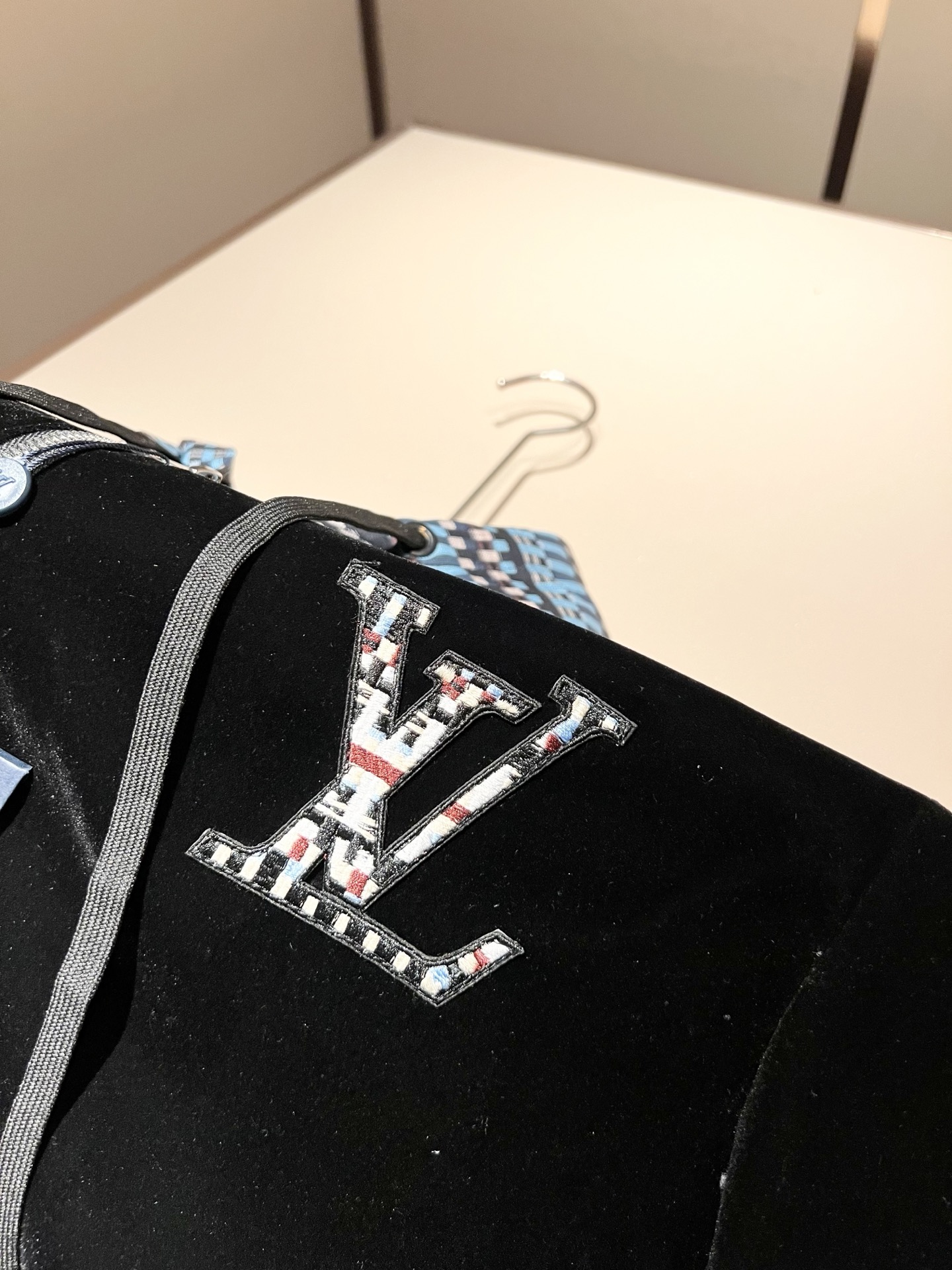 Louis Vuit*on 路易家族 2025秋冬新款套装，轻奢休闲套装，男女同款👫装饰！路易家族的新高