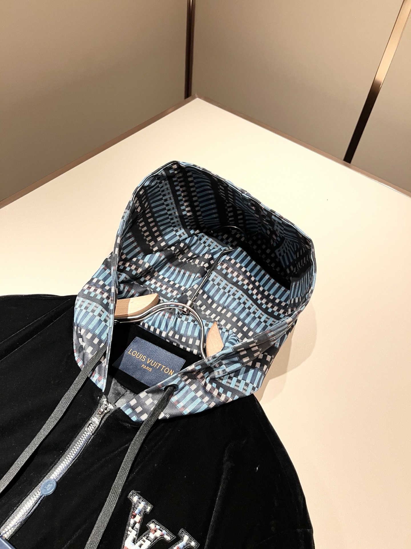 Louis Vuit*on 路易家族 2025秋冬新款套装，轻奢休闲套装，男女同款👫装饰！路易家族的新高