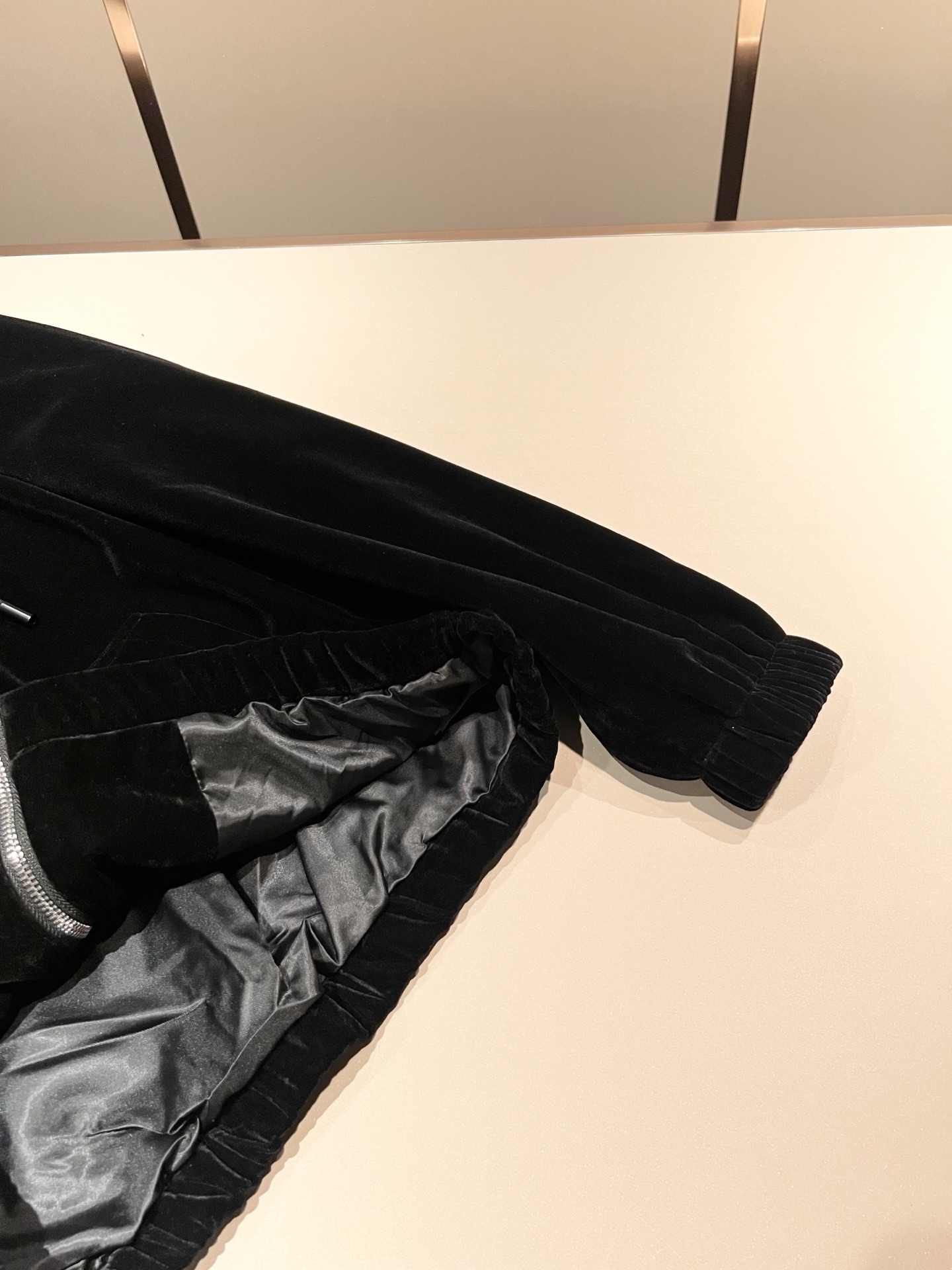 Louis Vuit*on 路易家族 2025秋冬新款套装，轻奢休闲套装，男女同款👫装饰！路易家族的新高