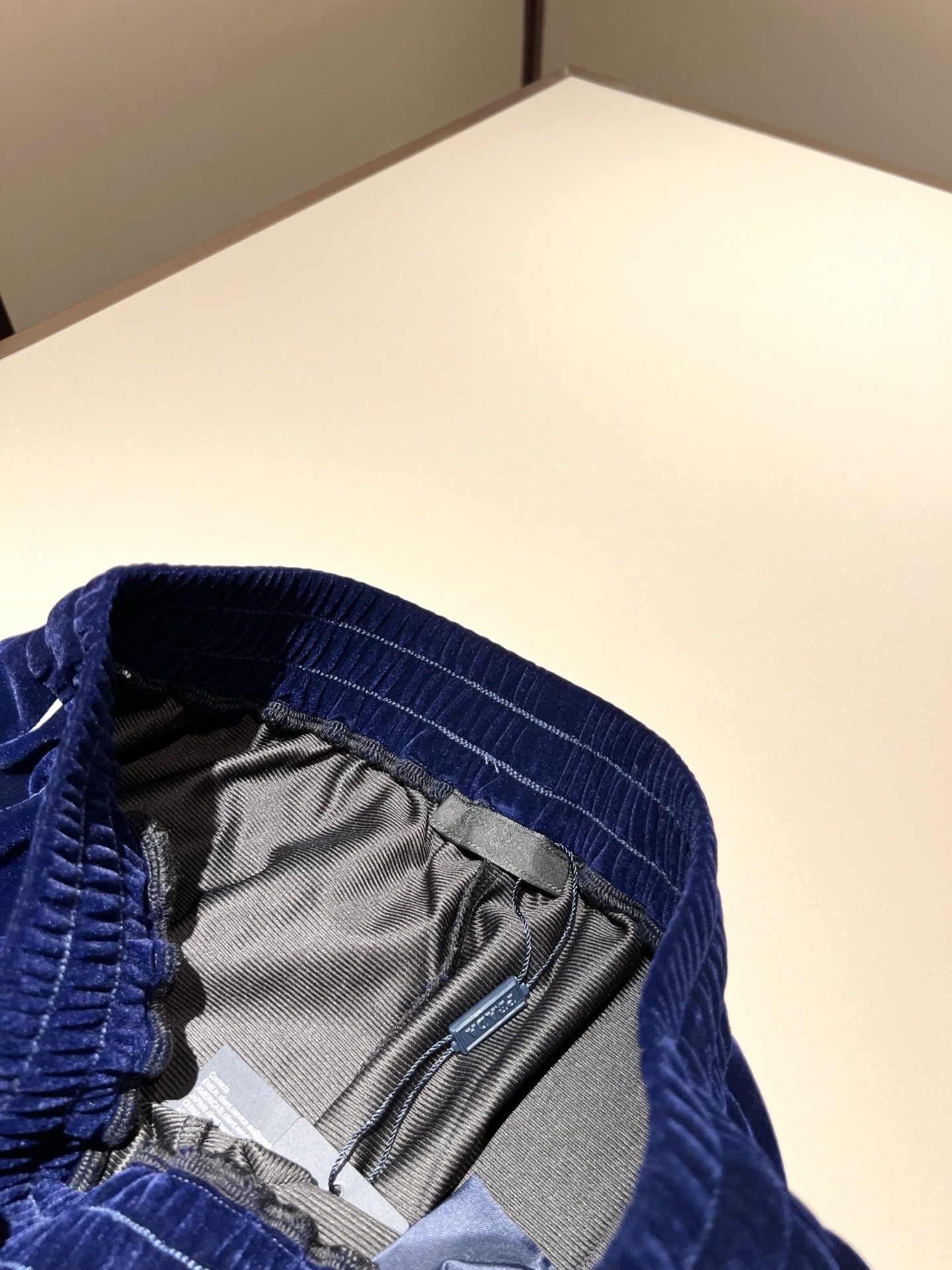 PRAD*A普*达 2025秋冬新款休闲套装，最新款全网独家首上！！~既经典有时尚百搭，谁不爱啊，将经典