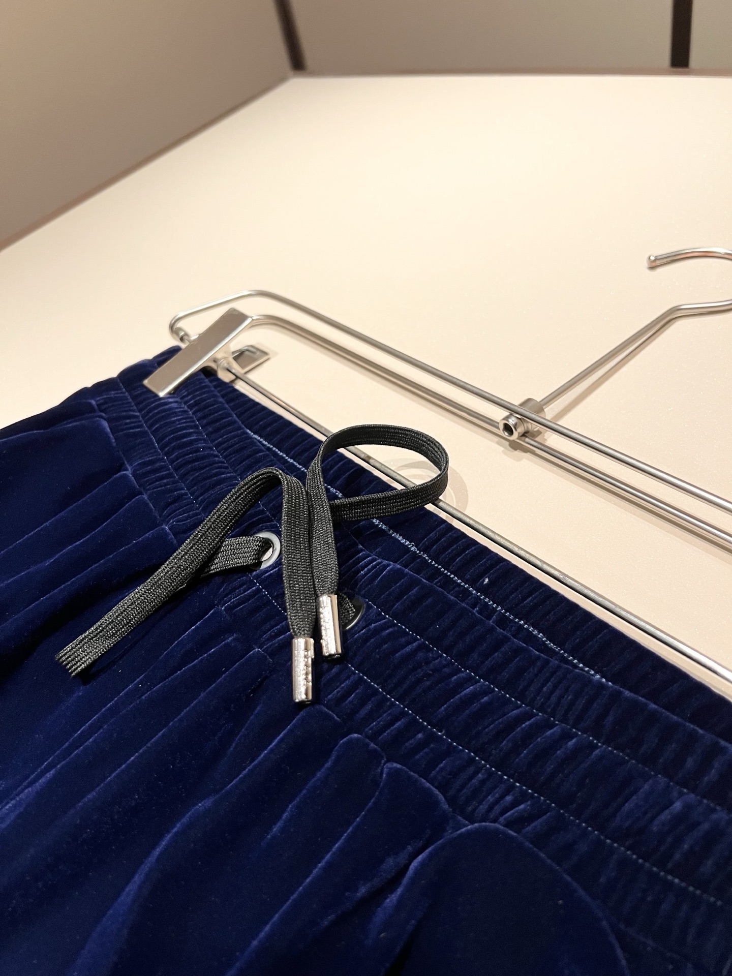 PRAD*A普*达 2025秋冬新款休闲套装，最新款全网独家首上！！~既经典有时尚百搭，谁不爱啊，将经典