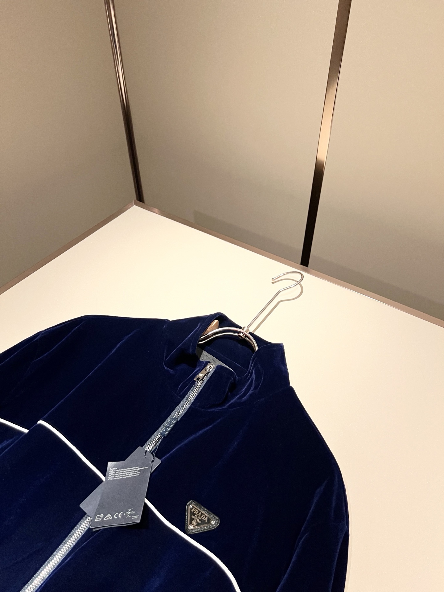 PRAD*A普*达 2025秋冬新款休闲套装，最新款全网独家首上！！~既经典有时尚百搭，谁不爱啊，将经典