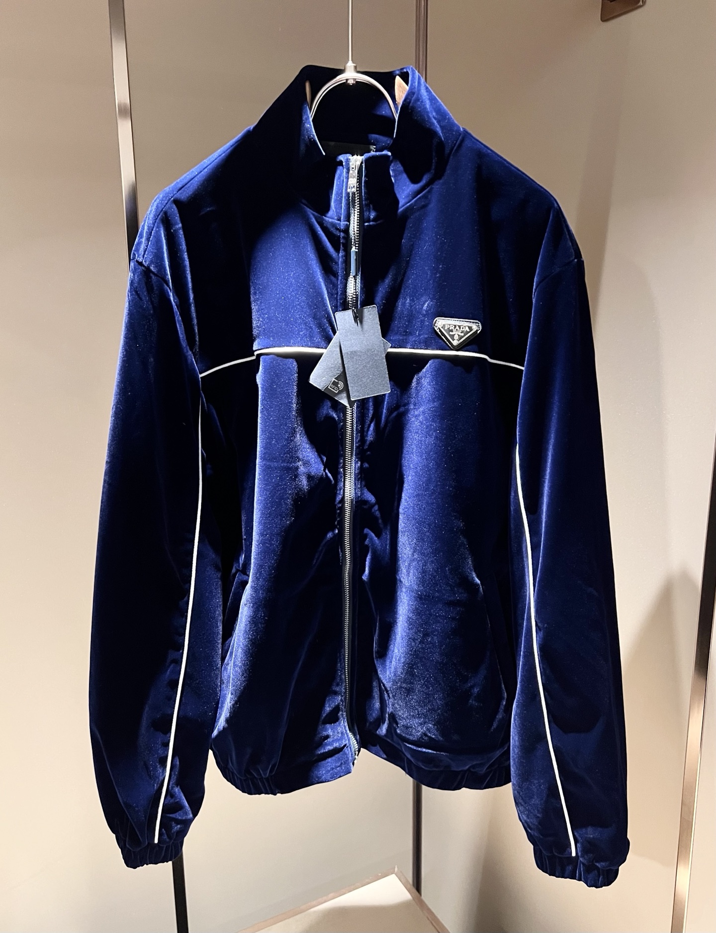 PRAD*A普*达 2025秋冬新款休闲套装，最新款全网独家首上！！~既经典有时尚百搭，谁不爱啊，将经典