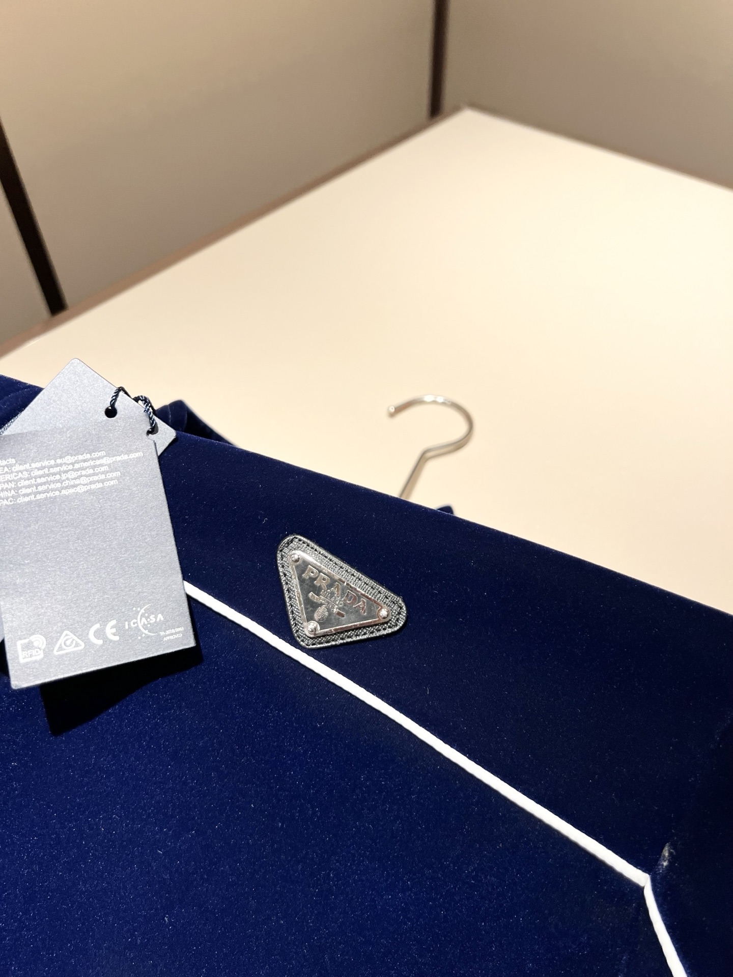 PRAD*A普*达 2025秋冬新款休闲套装，最新款全网独家首上！！~既经典有时尚百搭，谁不爱啊，将经典