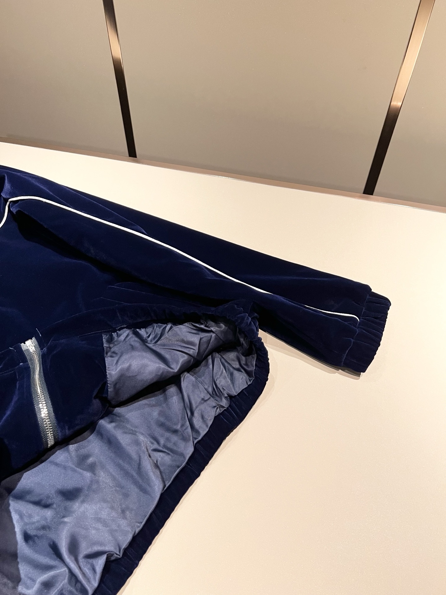 PRAD*A普*达 2025秋冬新款休闲套装，最新款全网独家首上！！~既经典有时尚百搭，谁不爱啊，将经典