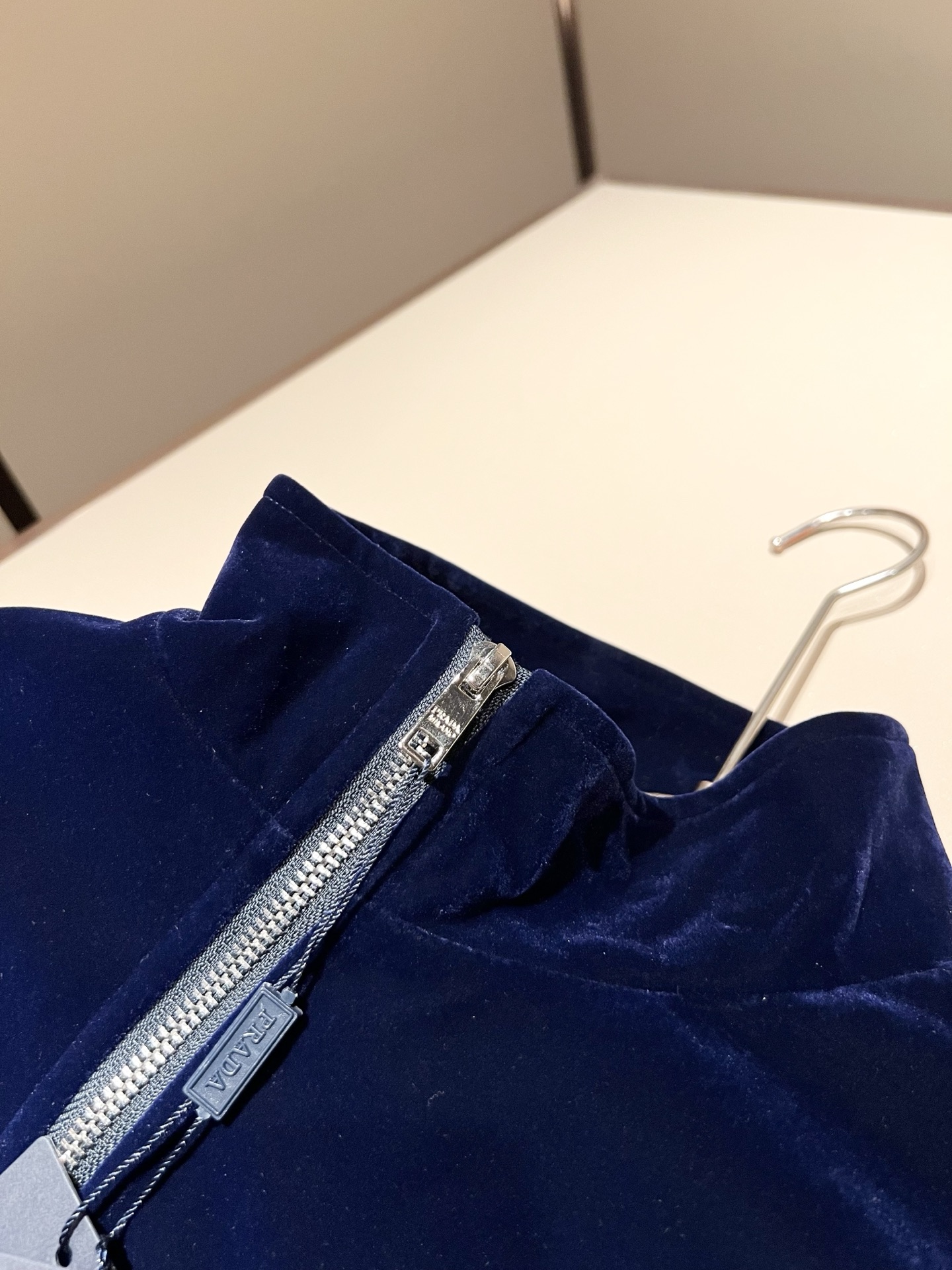 PRAD*A普*达 2025秋冬新款休闲套装，最新款全网独家首上！！~既经典有时尚百搭，谁不爱啊，将经典