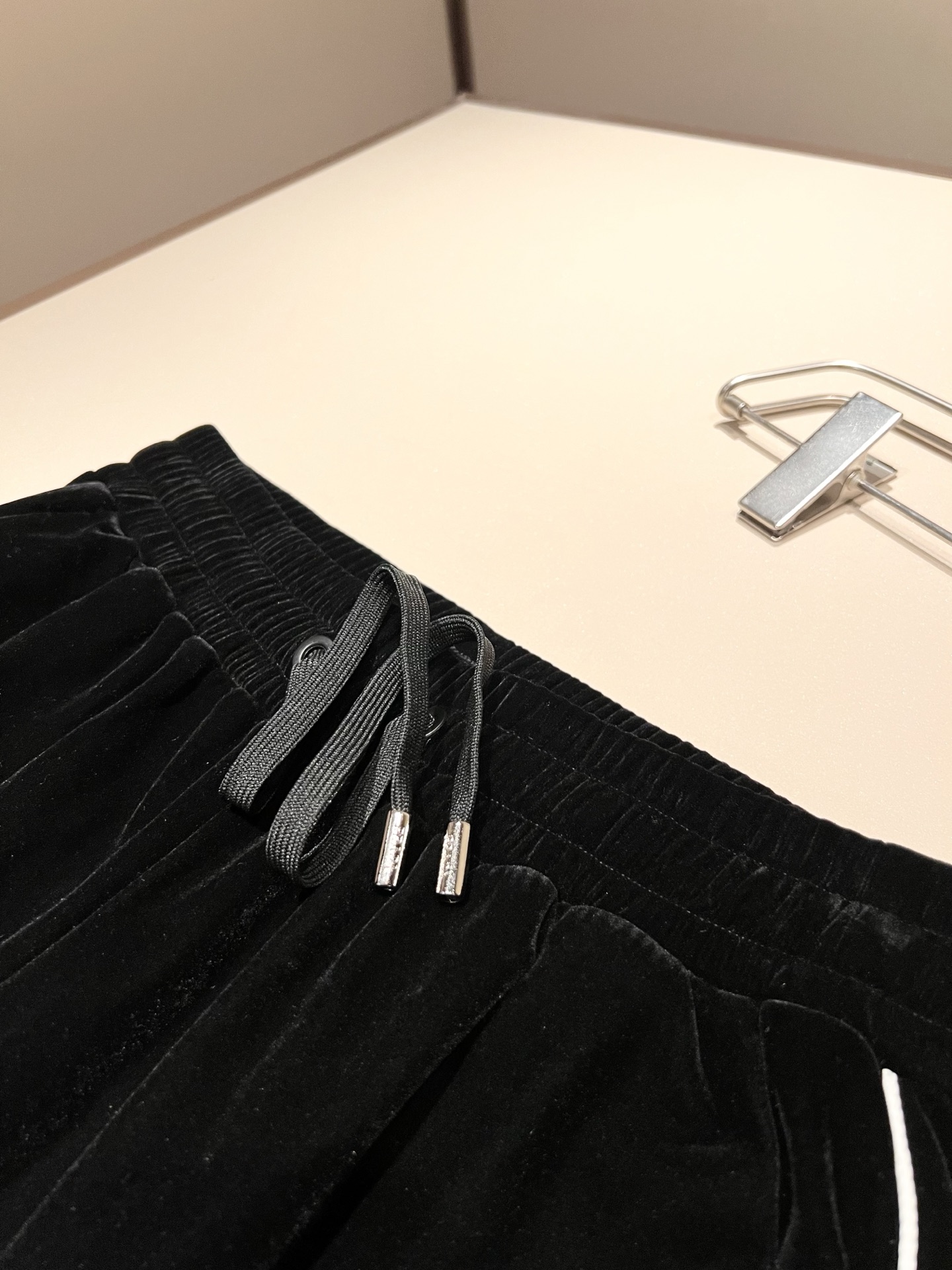 PRAD*A普*达 2025秋冬新款休闲套装，最新款全网独家首上！！~既经典有时尚百搭，谁不爱啊，将经典