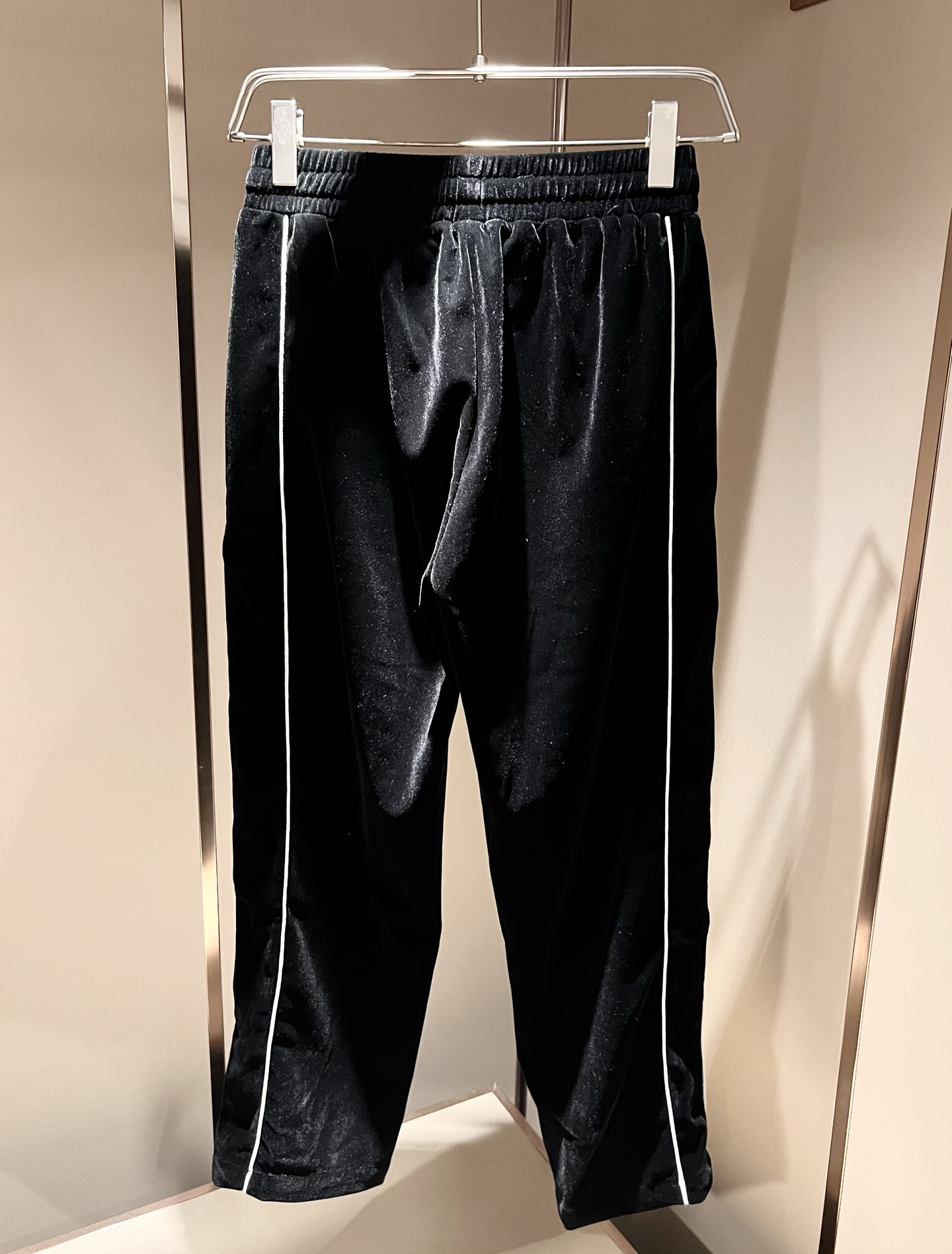 PRAD*A普*达 2025秋冬新款休闲套装，最新款全网独家首上！！~既经典有时尚百搭，谁不爱啊，将经典