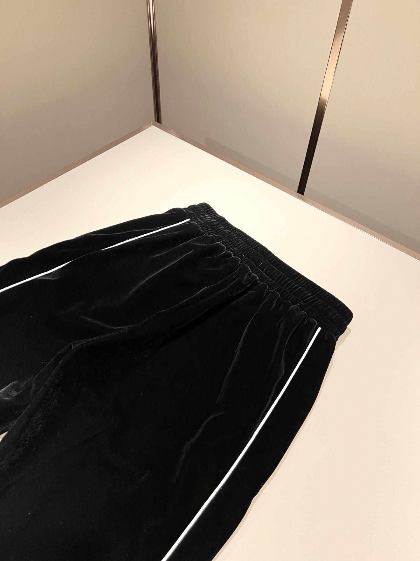 PRAD*A普*达 2025秋冬新款休闲套装，最新款全网独家首上！！~既经典有时尚百搭，谁不爱啊，将经典