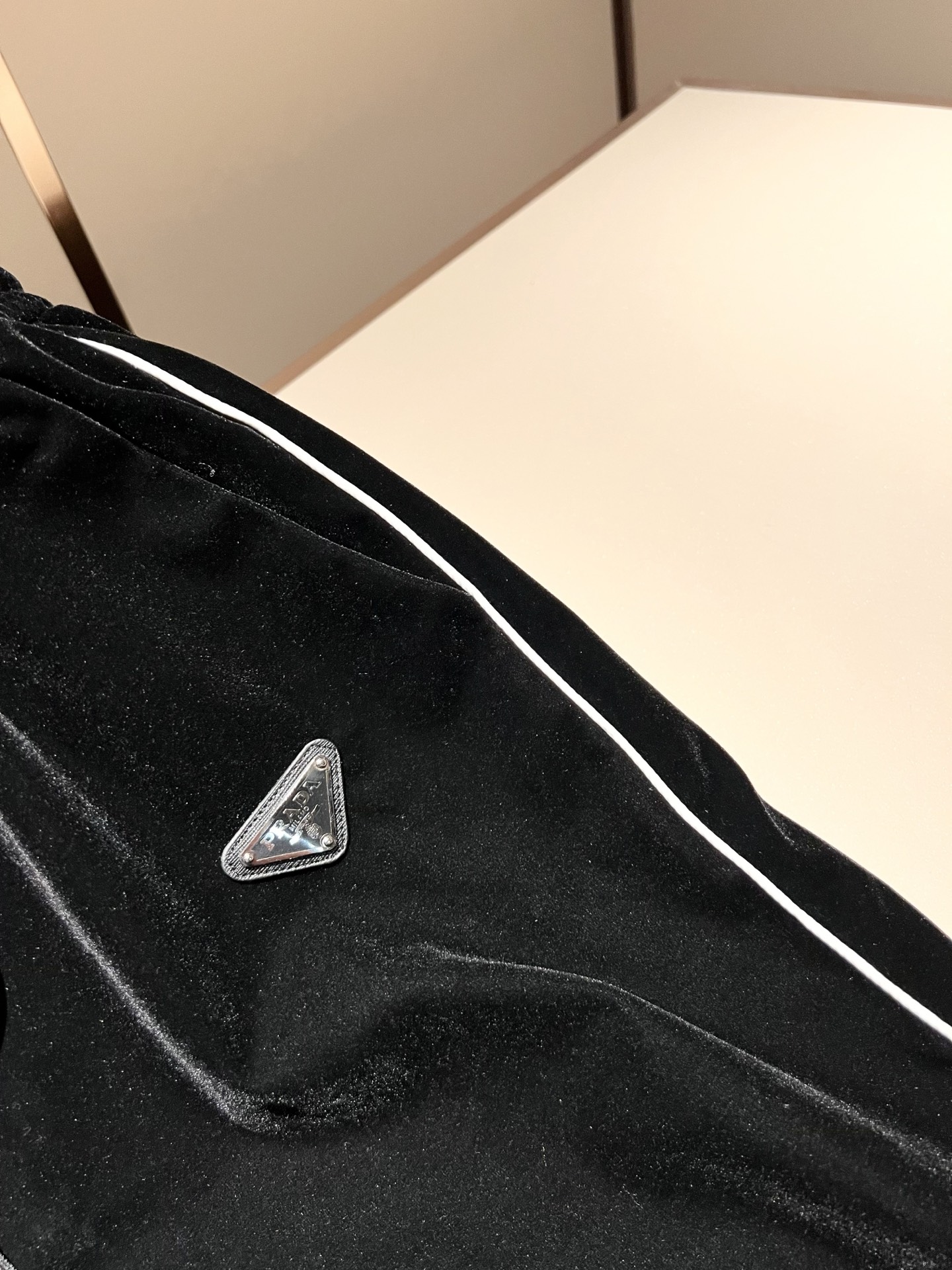 PRAD*A普*达 2025秋冬新款休闲套装，最新款全网独家首上！！~既经典有时尚百搭，谁不爱啊，将经典