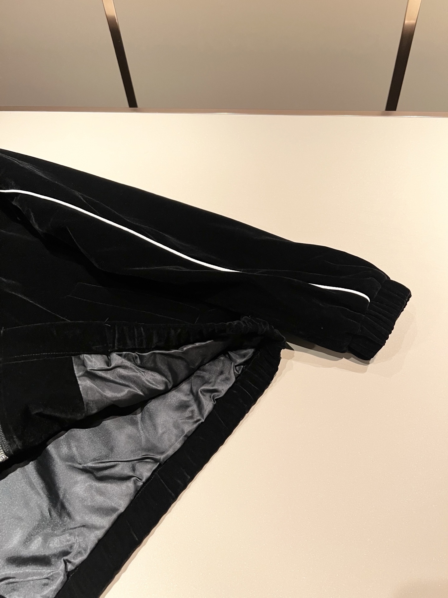 PRAD*A普*达 2025秋冬新款休闲套装，最新款全网独家首上！！~既经典有时尚百搭，谁不爱啊，将经典