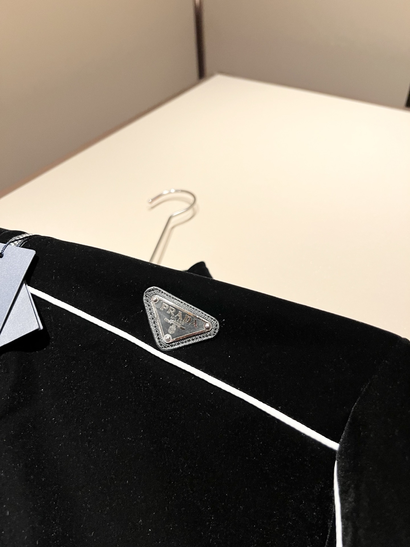 PRAD*A普*达 2025秋冬新款休闲套装，最新款全网独家首上！！~既经典有时尚百搭，谁不爱啊，将经典