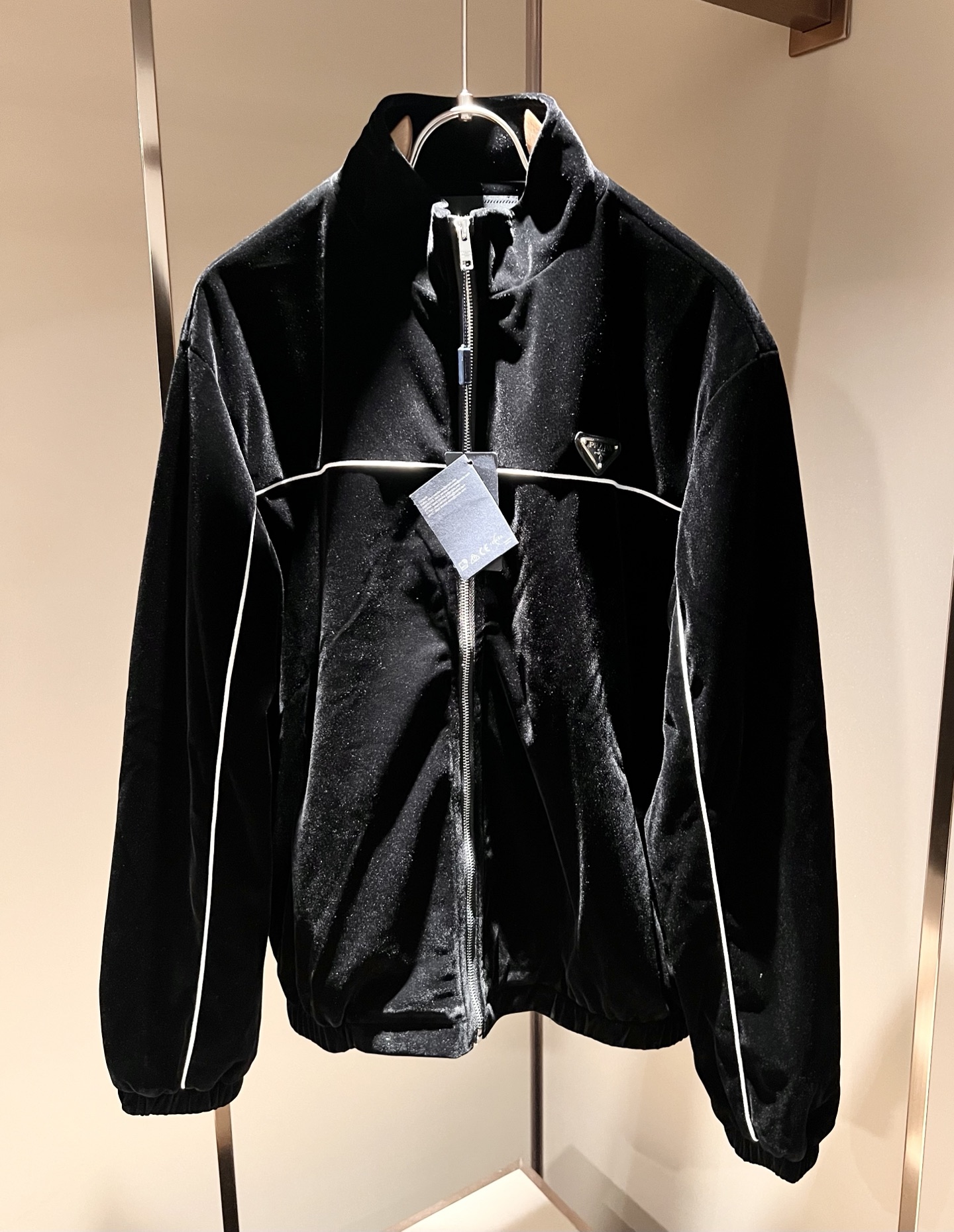 PRAD*A普*达 2025秋冬新款休闲套装，最新款全网独家首上！！~既经典有时尚百搭，谁不爱啊，将经典