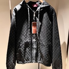 Gucc*古家 2025秋冬最新男女同款👫套装,贸易公司渠道稀出,同步官网发售 ! 新时尚元素设计 Gucc*古家 2025秋冬最新男女同款👫套装,贸易公司渠道稀出,同步官网发售 ! 新时尚元素设计