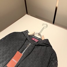 Gucc*古家 2025秋冬最新男女同款👫套装,贸易公司渠道稀出,同步官网发售 ! 新时尚元素设计 Gucc*古家 2025秋冬最新男女同款👫套装,贸易公司渠道稀出,同步官网发售 ! 新时尚元素设计