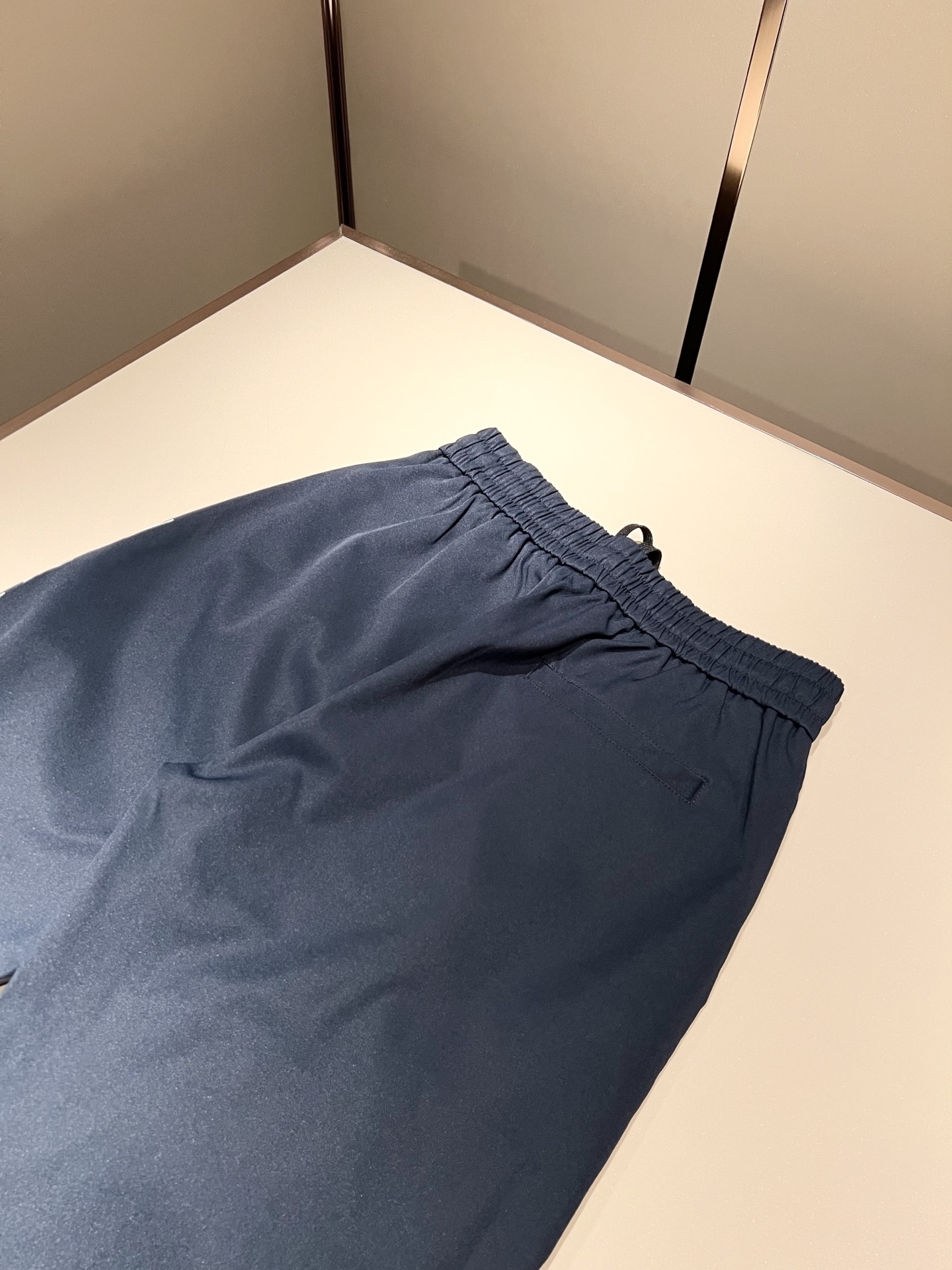 Bur*erry 巴*莉 2025秋冬新款男士休闲套装，品牌最新设计元素！既不单调也不复杂，好处的展现品