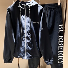 Bur*erry 巴*莉 2025秋冬新款男士休闲套装,品牌最新设计元素!既不单调也不复杂,好处的展现品 Bur*erry 巴*莉 2025秋冬新款男士休闲套装,品牌最新设计元素!既不单调也不复杂,好处的展现品
