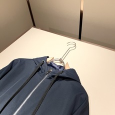 Bur*erry 巴*莉 2025秋冬新款男士休闲套装,品牌最新设计元素!既不单调也不复杂,好处的展现品 Bur*erry 巴*莉 2025秋冬新款男士休闲套装,品牌最新设计元素!既不单调也不复杂,好处的展现品