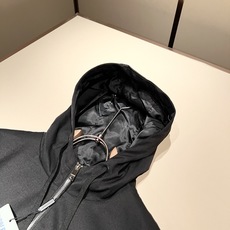 Bur*erry 巴*莉 2025秋冬新款男士休闲套装,品牌最新设计元素!既不单调也不复杂,好处的展现品 Bur*erry 巴*莉 2025秋冬新款男士休闲套装,品牌最新设计元素!既不单调也不复杂,好处的展现品
