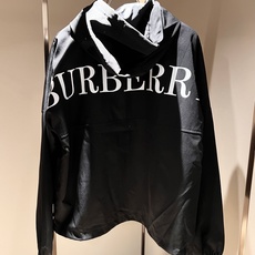 Bur*erry 巴*莉 2025秋冬新款男士休闲套装,品牌最新设计元素!既不单调也不复杂,好处的展现品 Bur*erry 巴*莉 2025秋冬新款男士休闲套装,品牌最新设计元素!既不单调也不复杂,好处的展现品